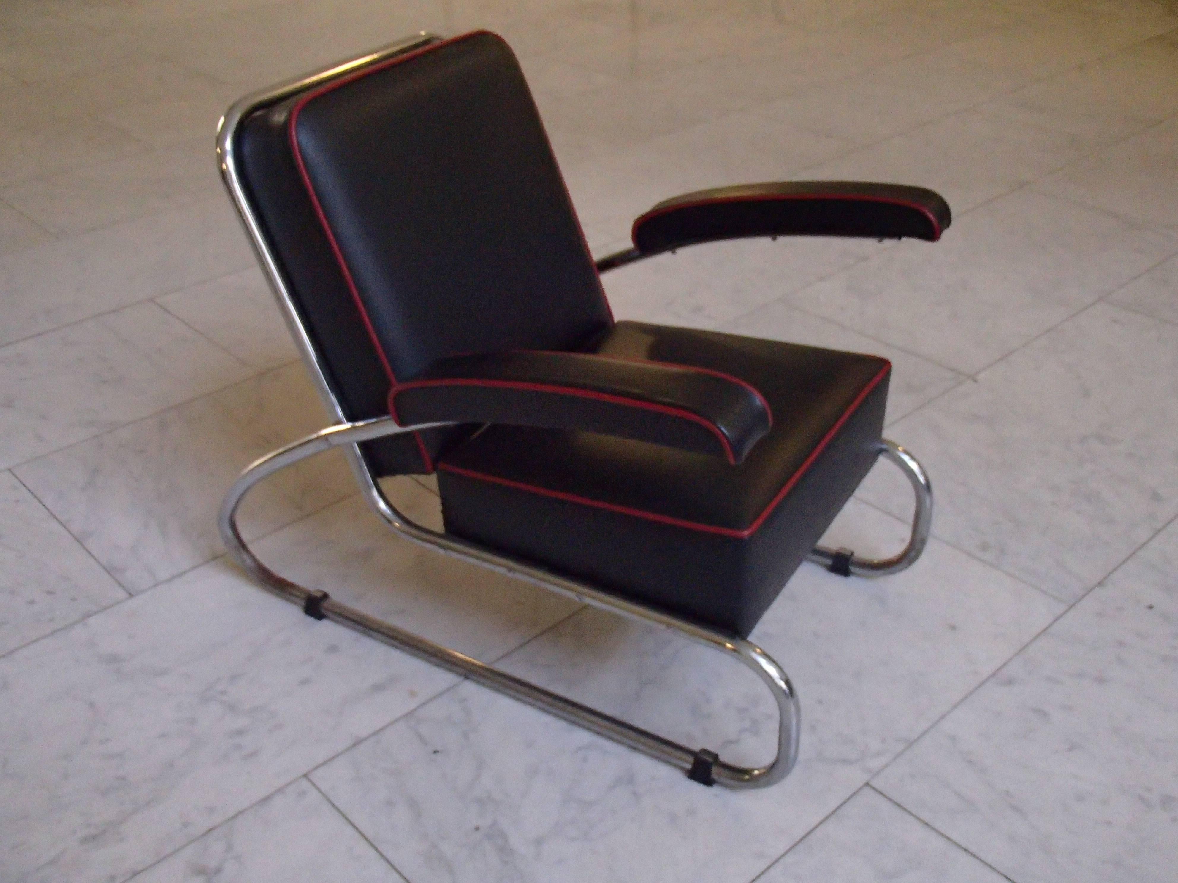 Pair of Gottwald Bauhaus Chrome Black Leather Lounge Chairs Red For Sale 1