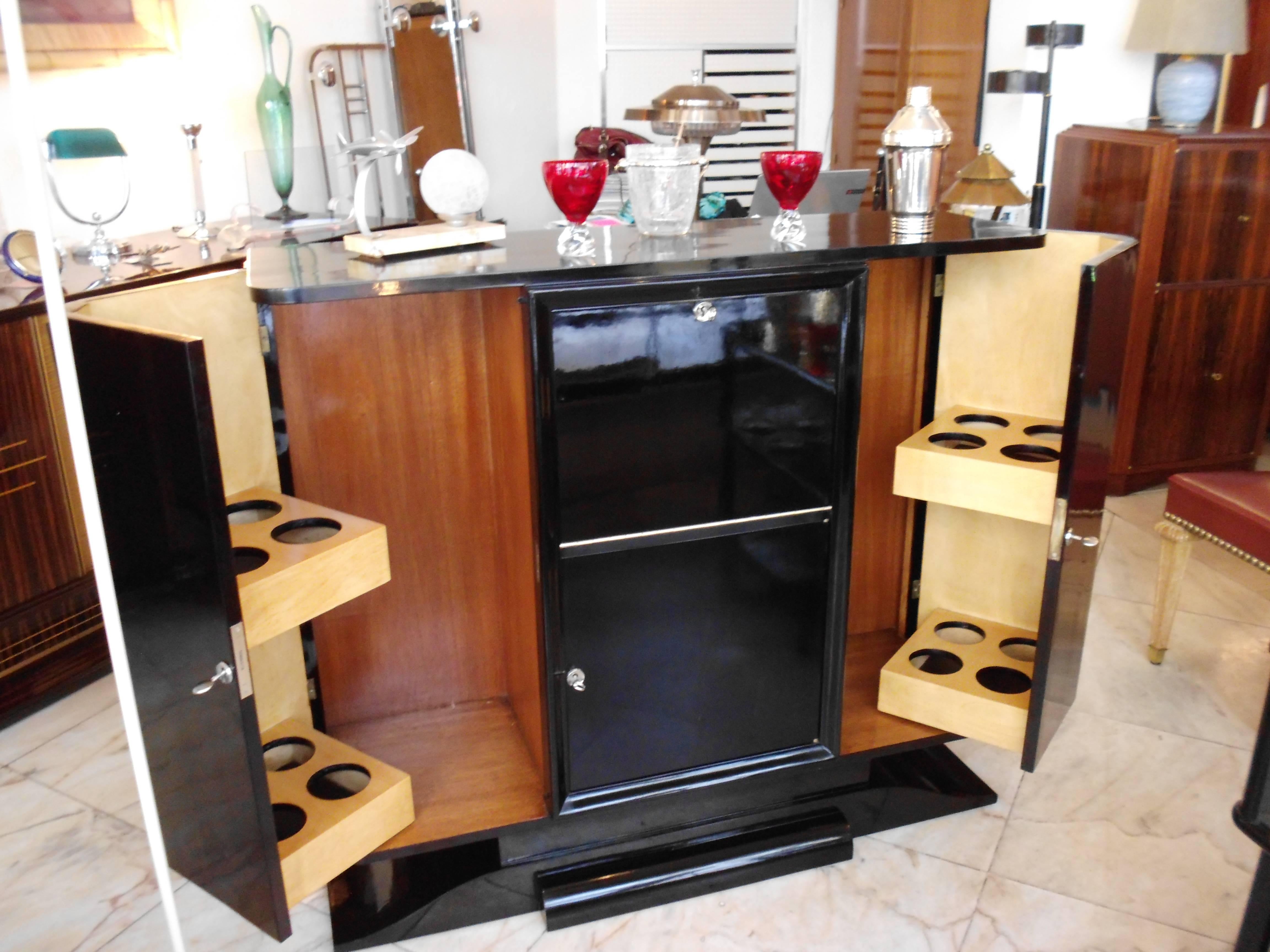 Lacquered Art Deco Drinking Cabinet Bar Black with 16 Bottle Compartments