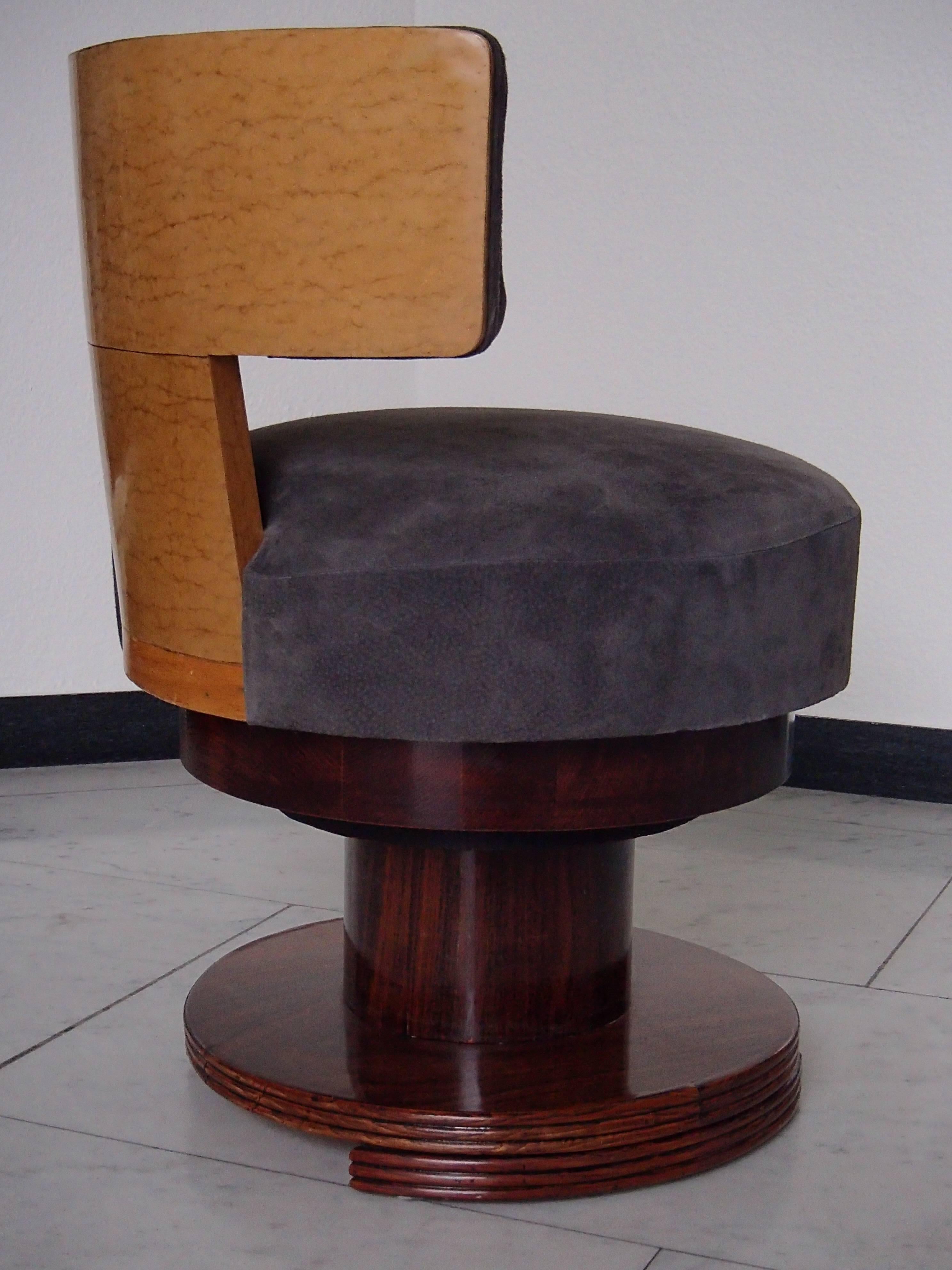 Elegant Art Deco Dressing Chair Grey Nubuc  Leather Rose Wood and Maple Eye For Sale 1