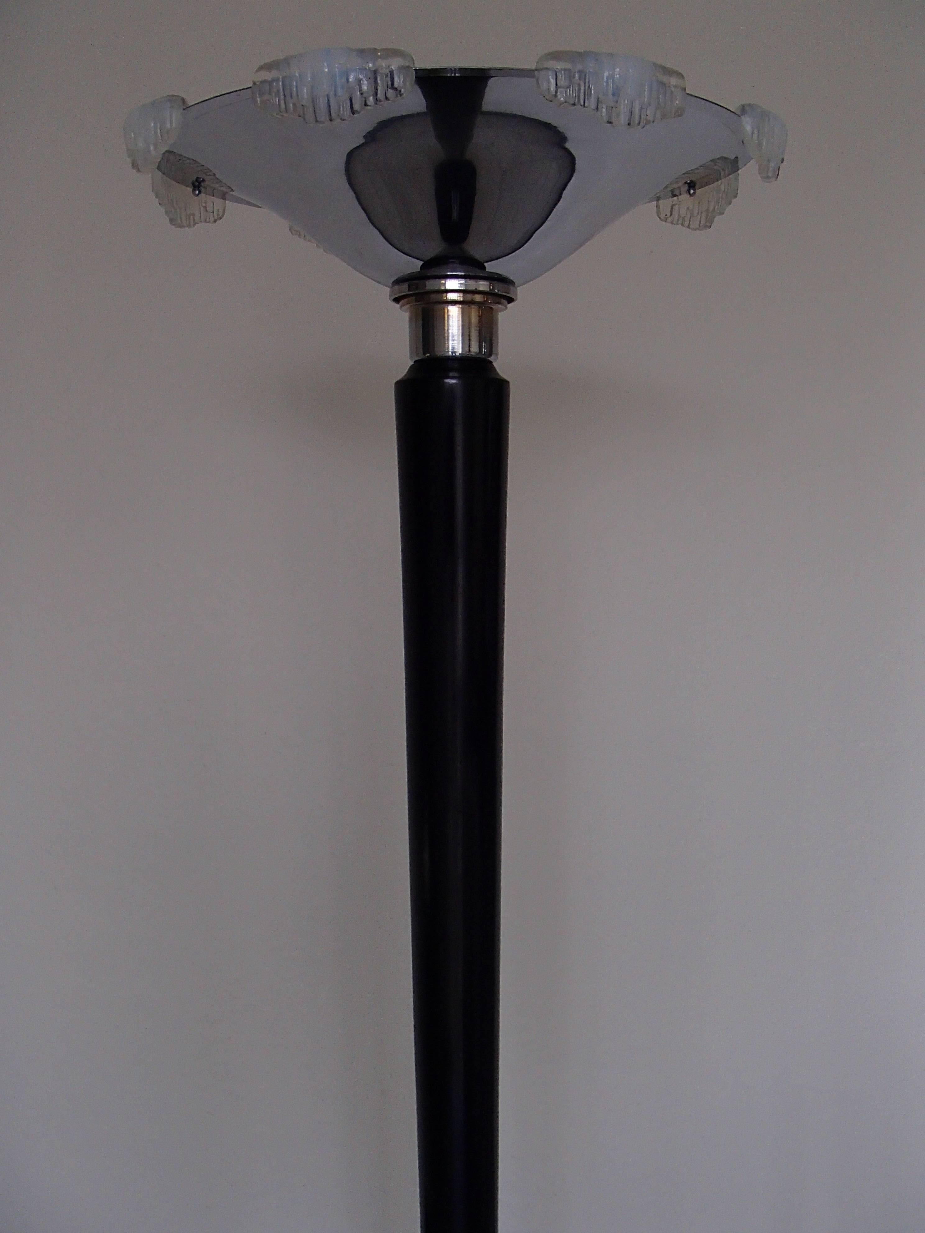 Art Deco Floor Lamp or Torch Chrome with Sabino Glass Parts In Good Condition For Sale In Weiningen, CH