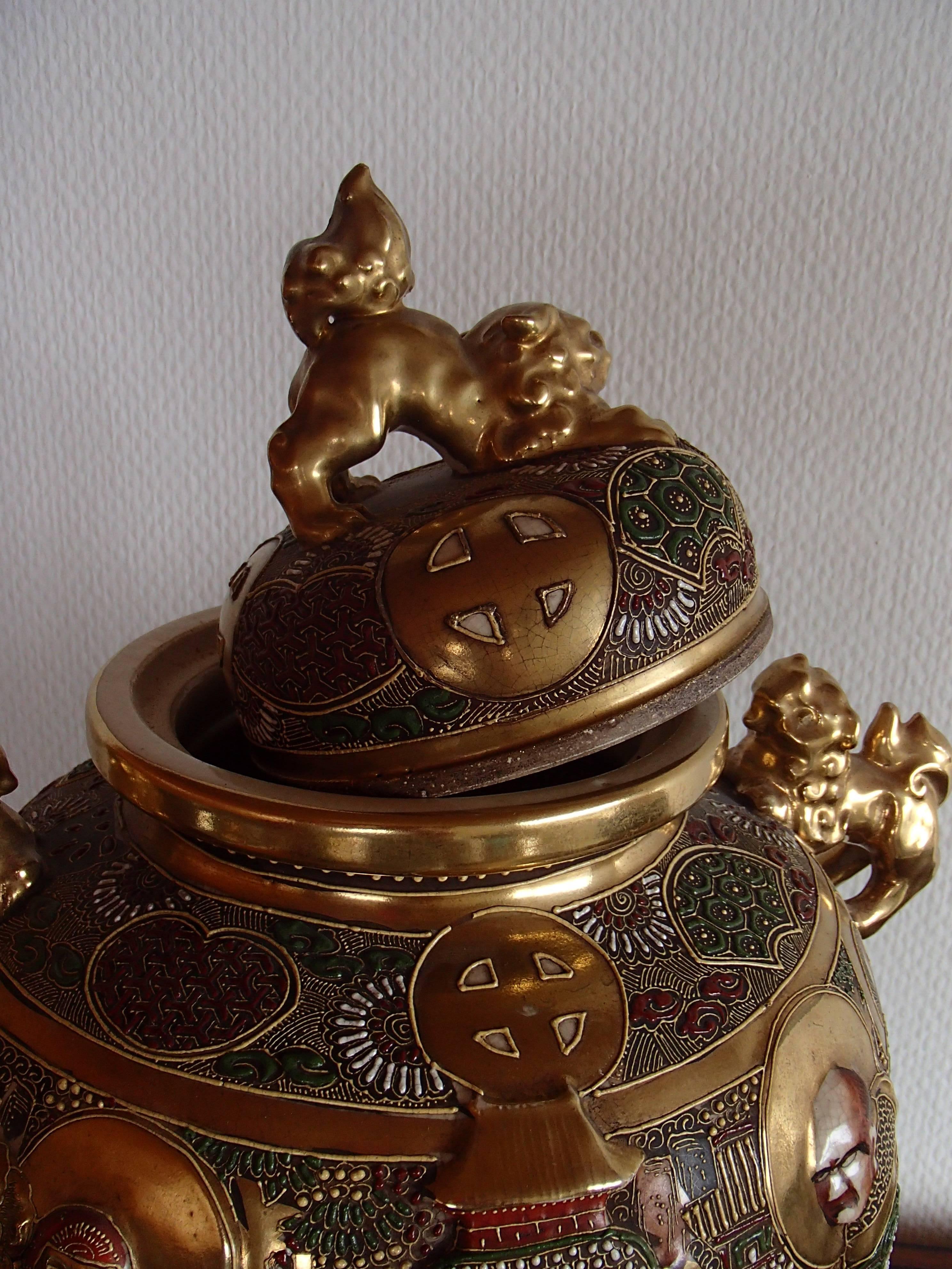 Pair of Satsuma vases porcelain with lid.