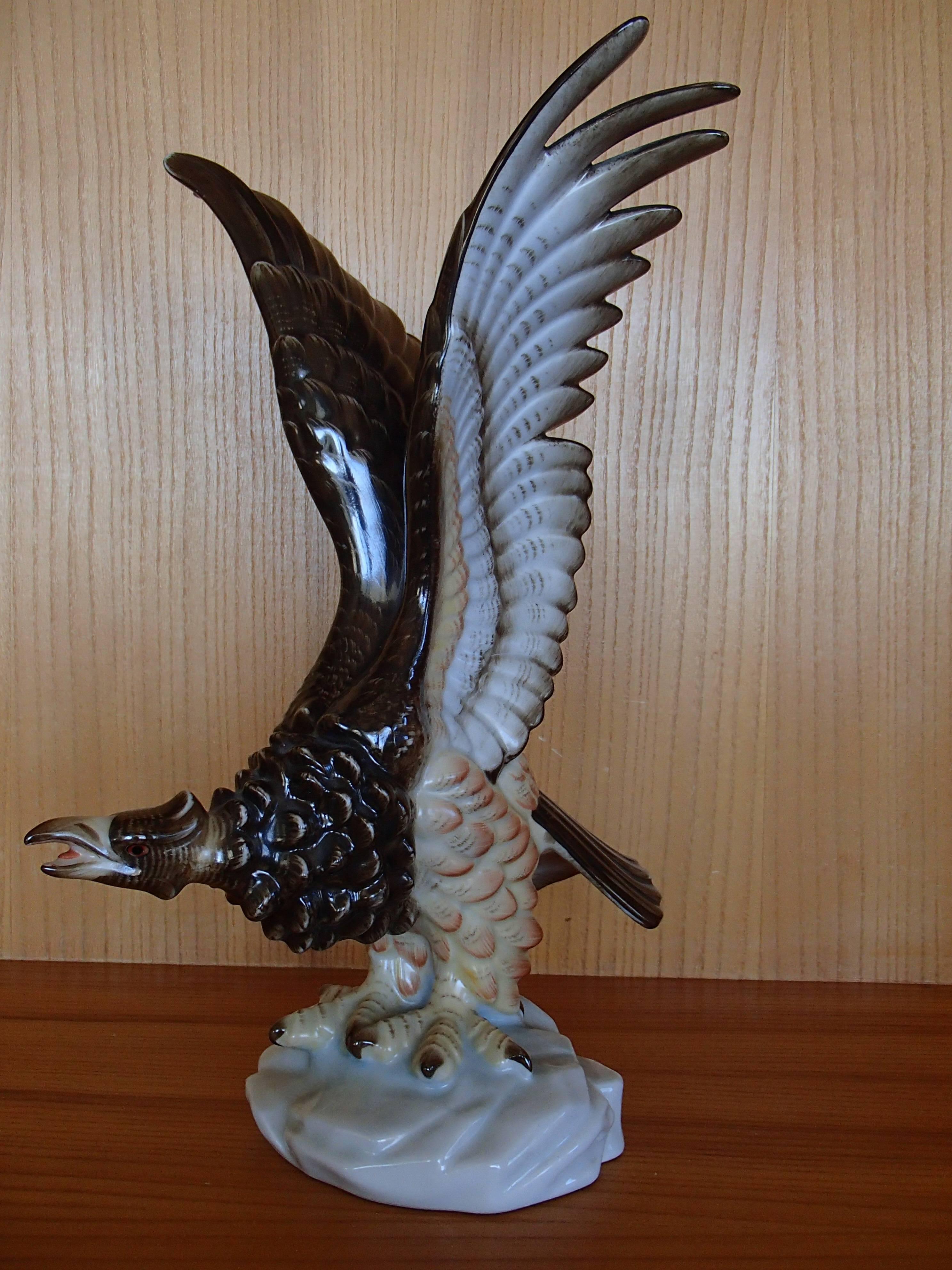 Mid-20th Century Pair of Herend Porcelain Eagles For Sale