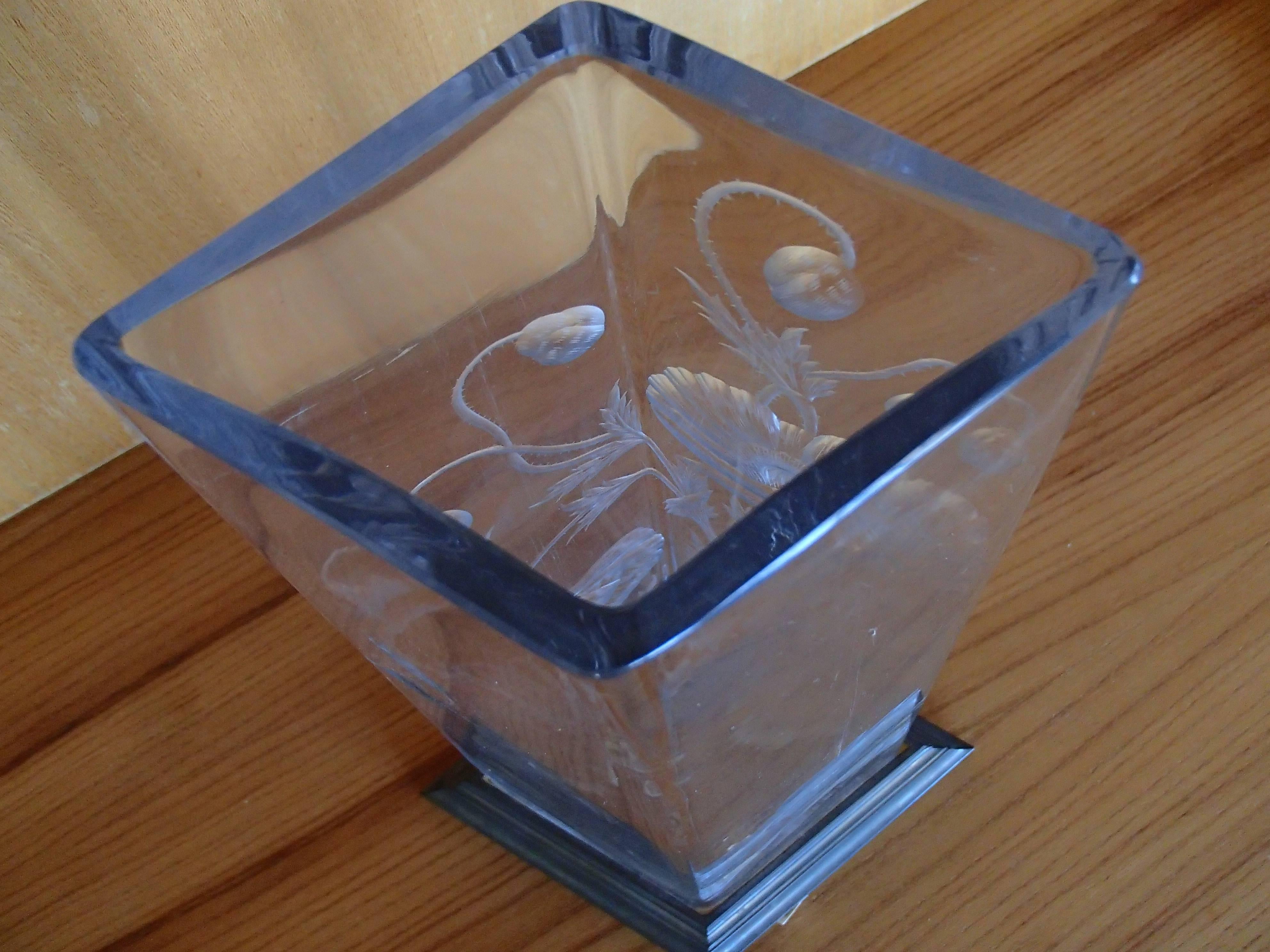 Art Deco Baccarat Vase with Engraved Poppy Flowers Bronze Base Gold-Plated In Good Condition For Sale In Schöfflisdorf, CH