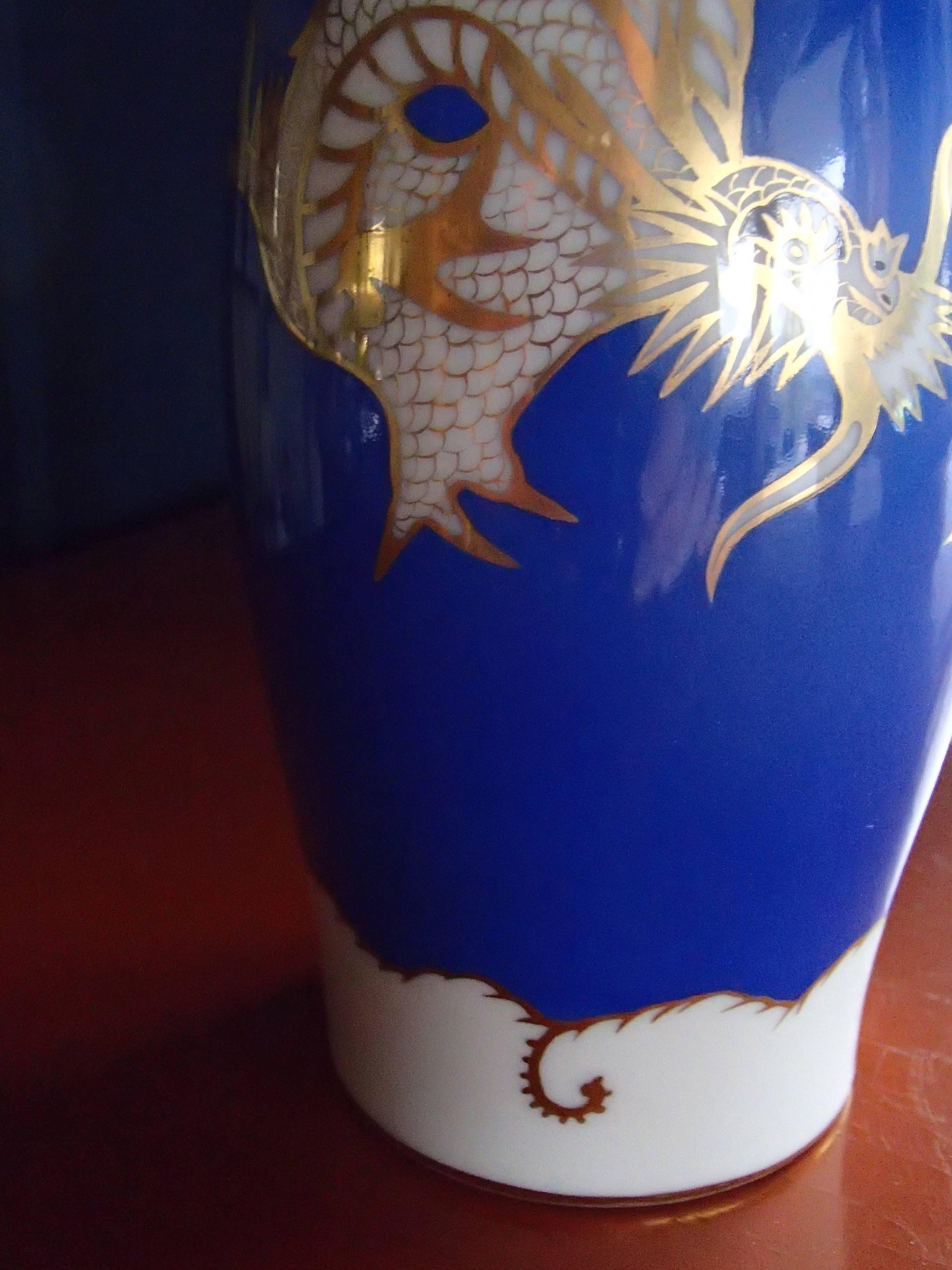 Art déco Vase en porcelaine bleu cobalt doré et blanc peint à la main Fraureuth Saxony, 1930 en vente