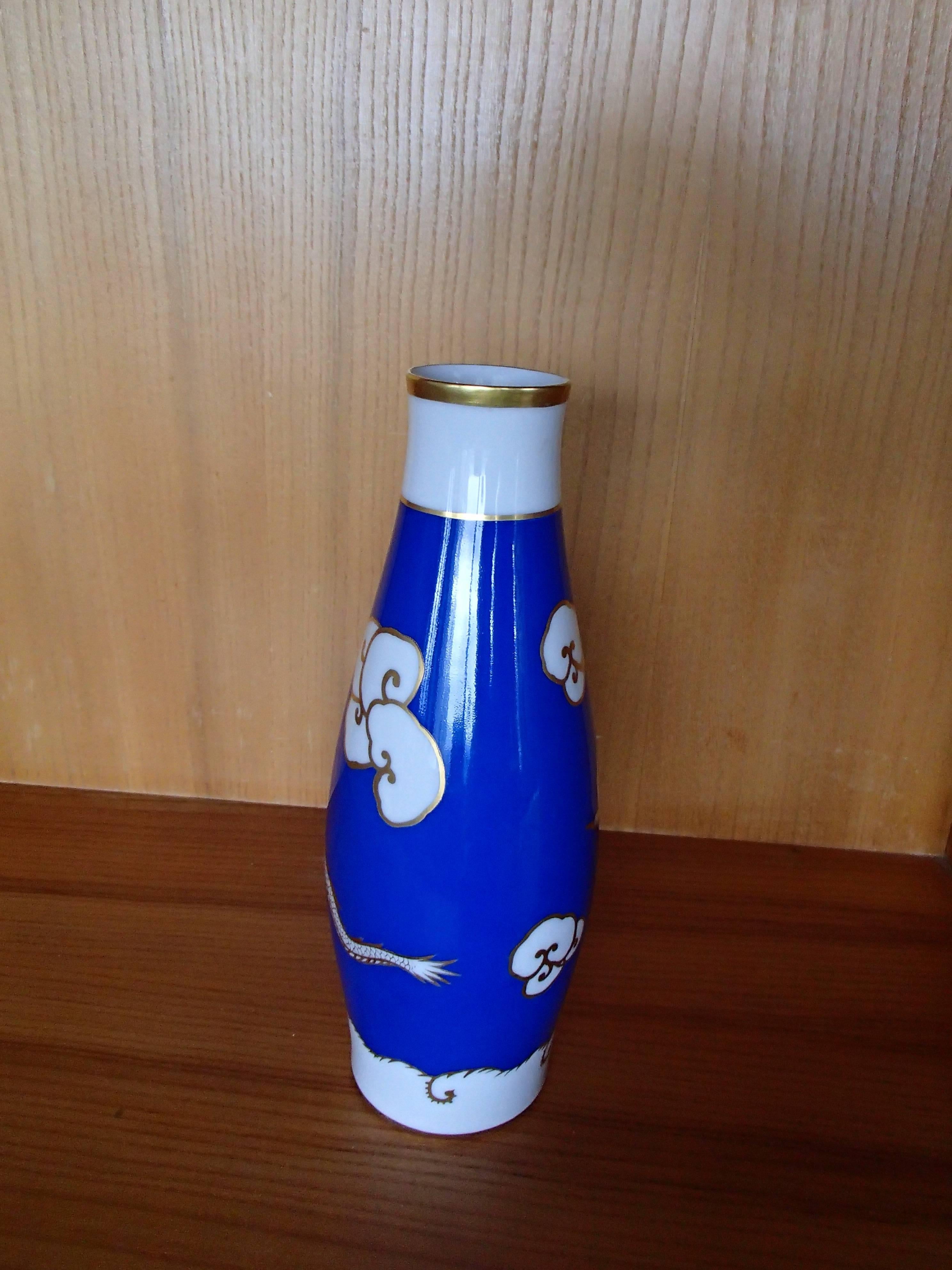 Peint à la main Vase en porcelaine bleu cobalt doré et blanc peint à la main Fraureuth Saxony, 1930 en vente