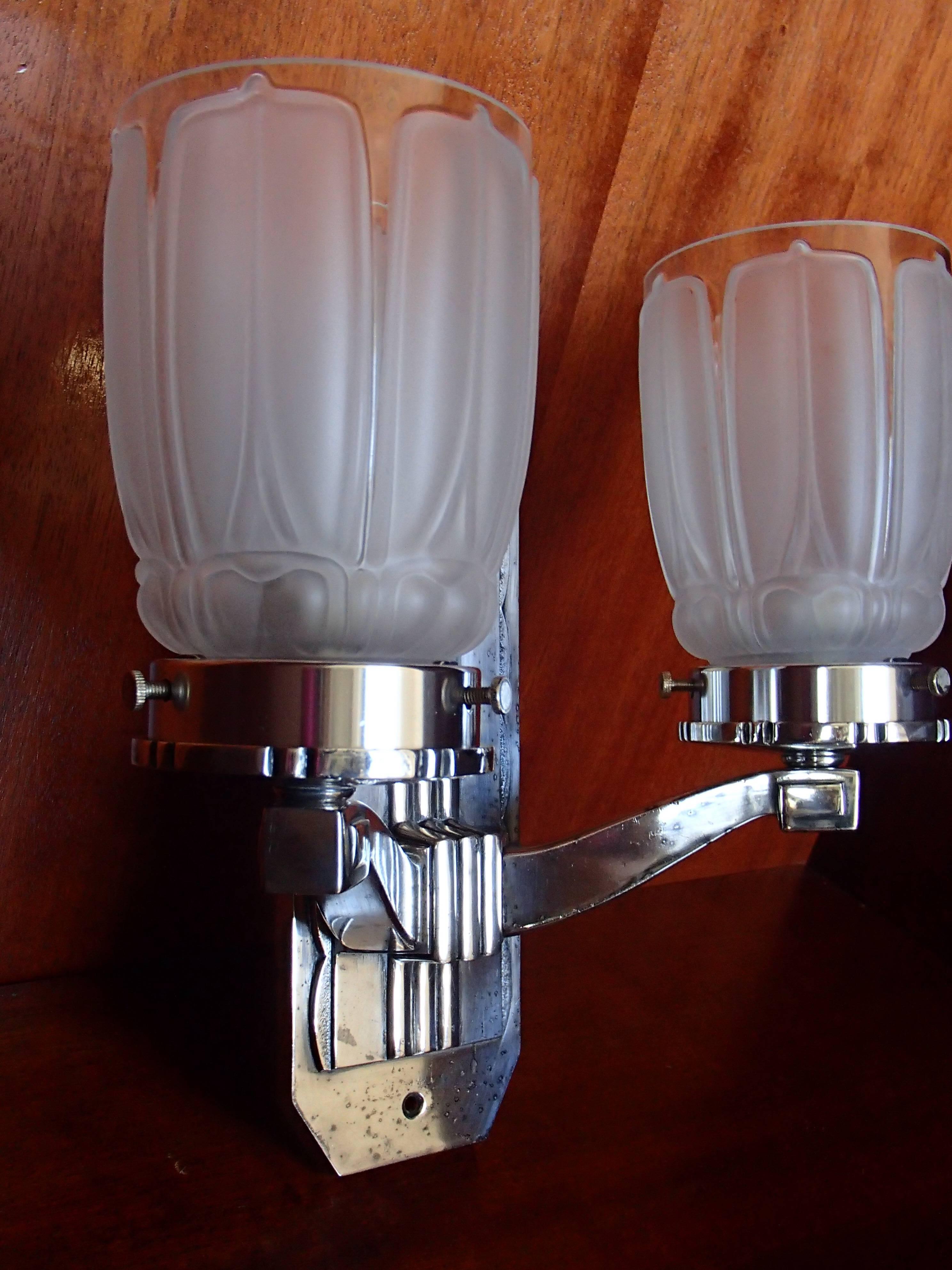 Pair of Art Deco Silver Plated Walllights with Frosted Glass Shades In Excellent Condition For Sale In Weiningen, CH