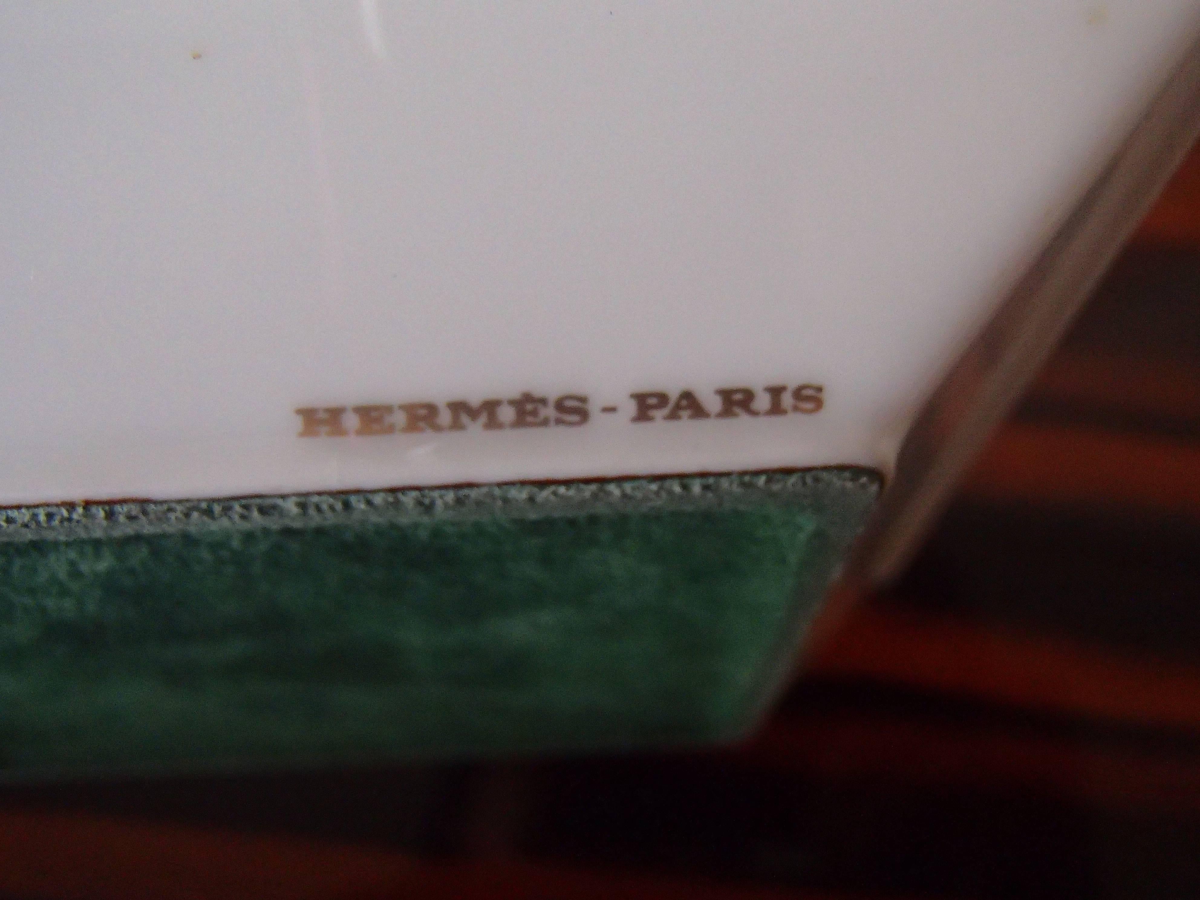 Hermes Paris Porcelaine Ashtray with Tucan In Excellent Condition In Weiningen, CH