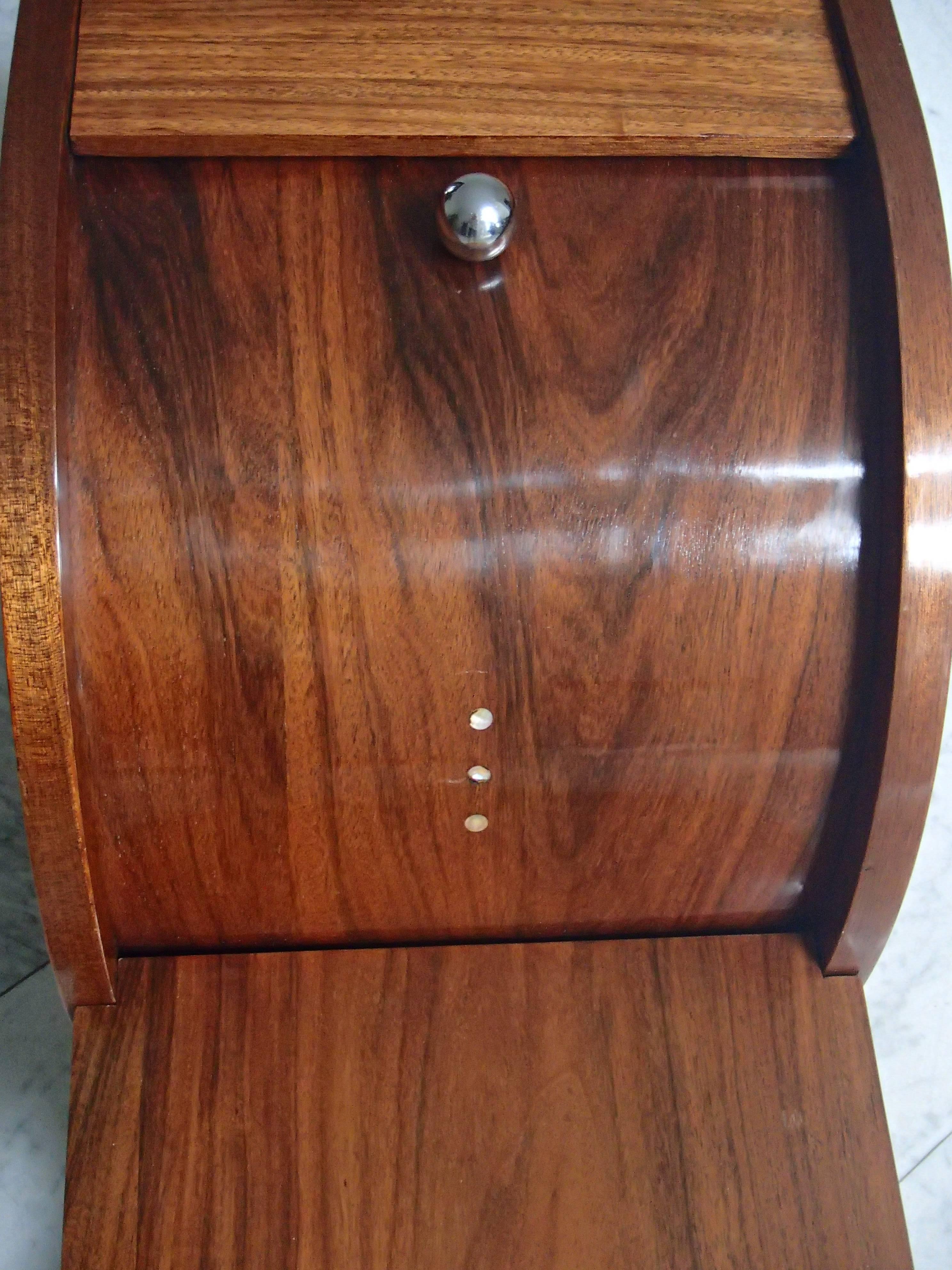 Mid-20th Century Art Deco Rosewood Bar with Mother-of-Pearl Inlays and Chrome Elements For Sale