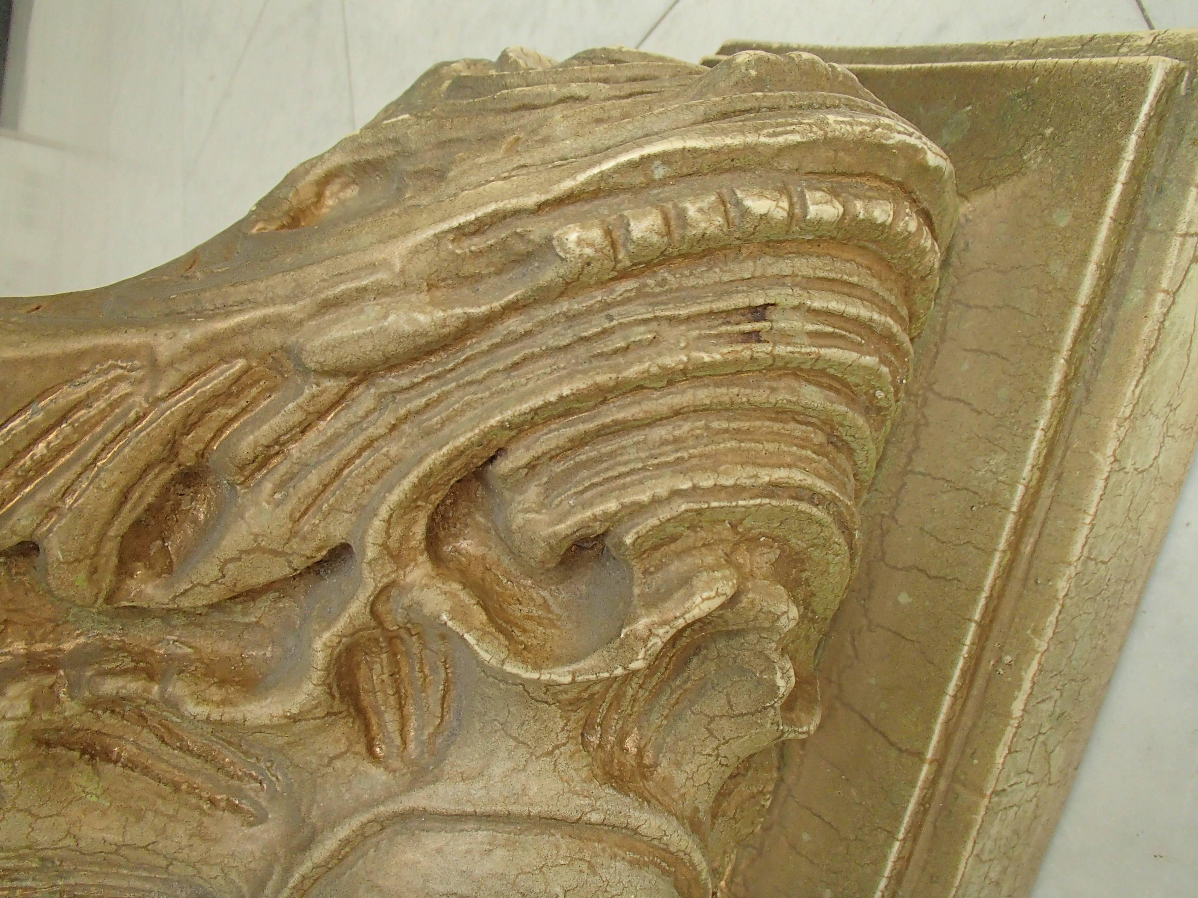 Moulé Paire de pieds en bois doré et plâtre du milieu du siècle dernier dans un style rococo Baroc en vente