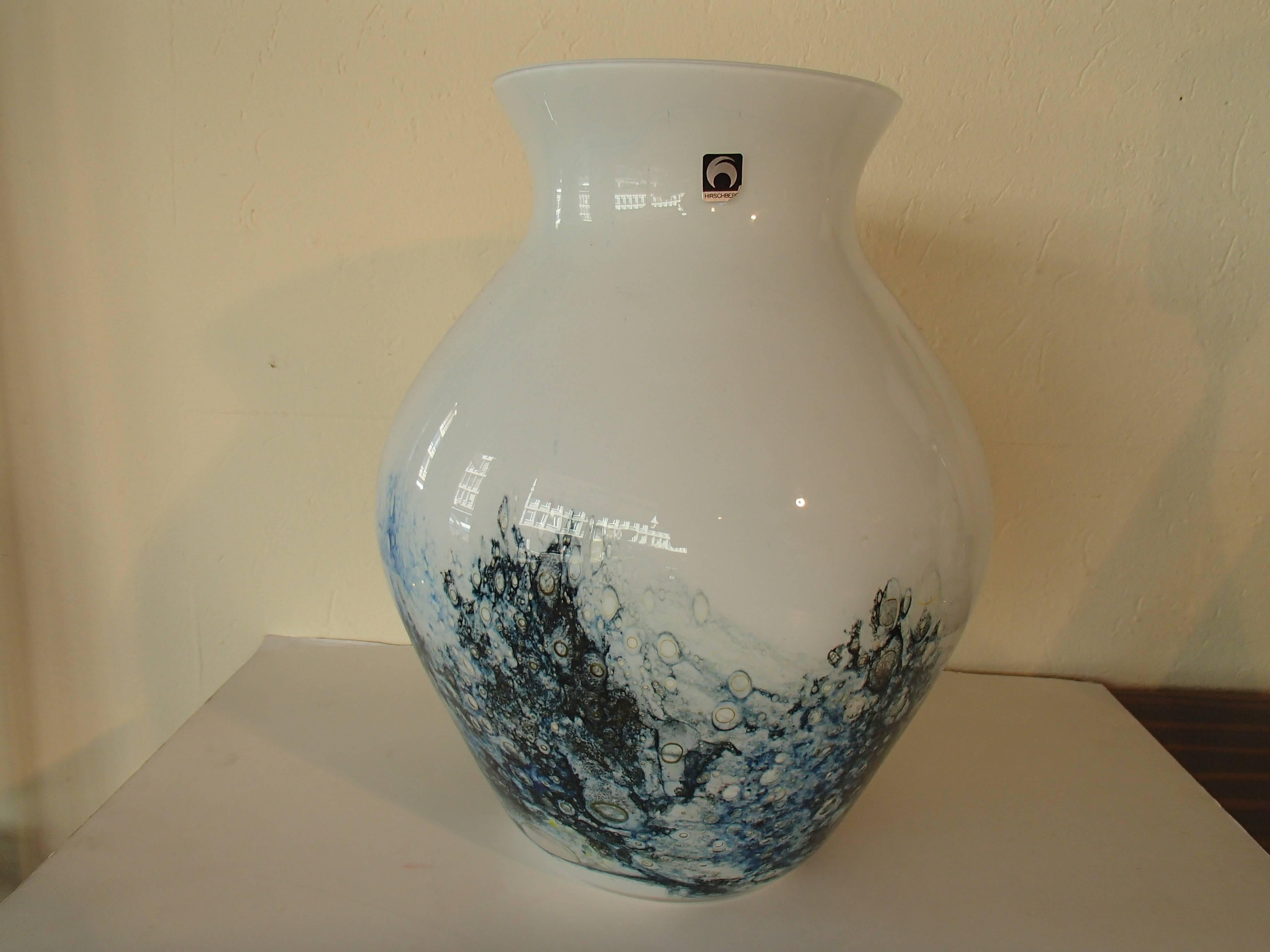 1980s Hugh Vase Hirschberg White and Blue In Good Condition For Sale In Weiningen, CH