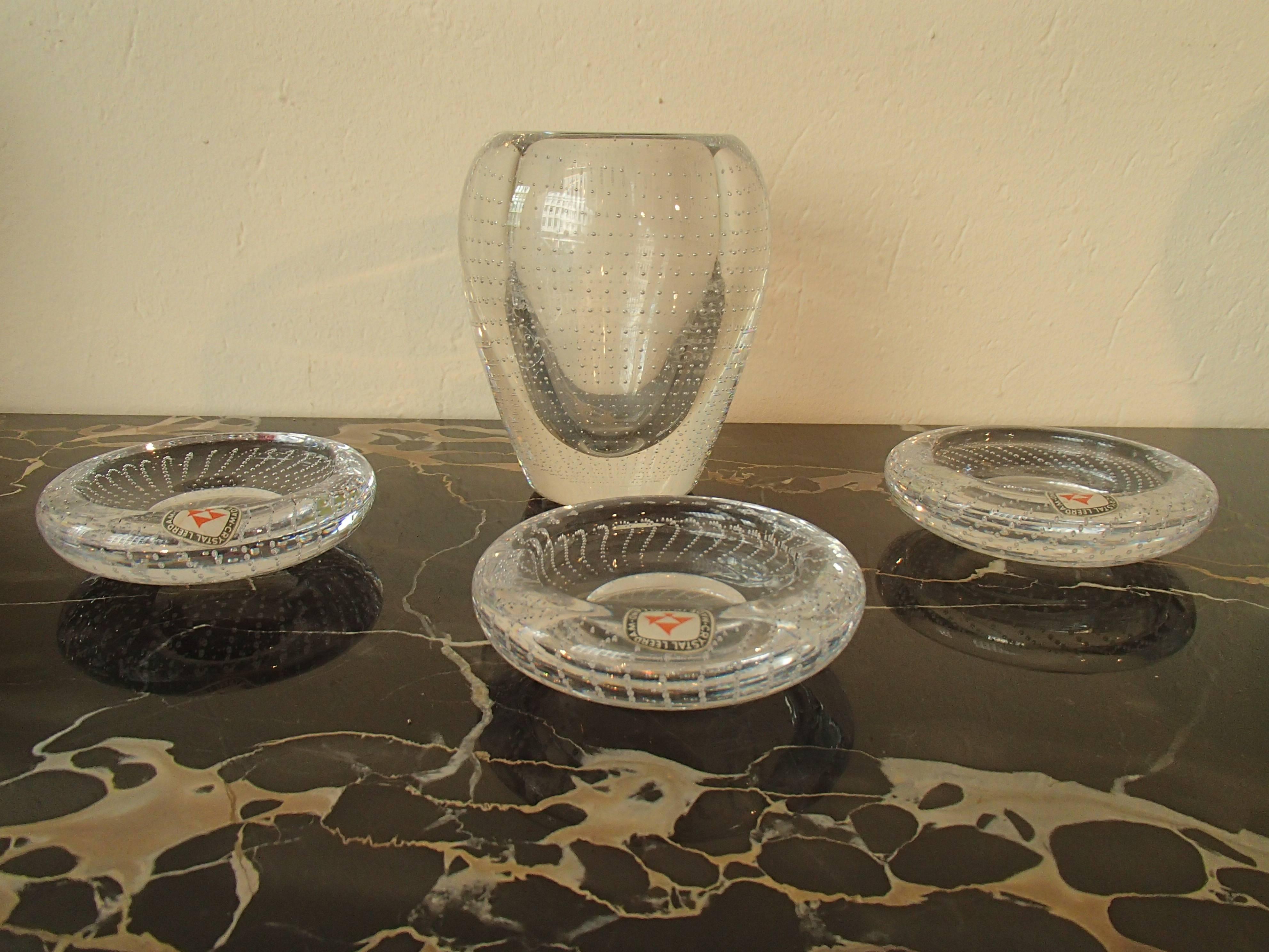 Drei Aschenbecher und kleine Vase von Leerdam aus der Mitte des Jahrhunderts im Zustand „Gut“ im Angebot in Weiningen, CH