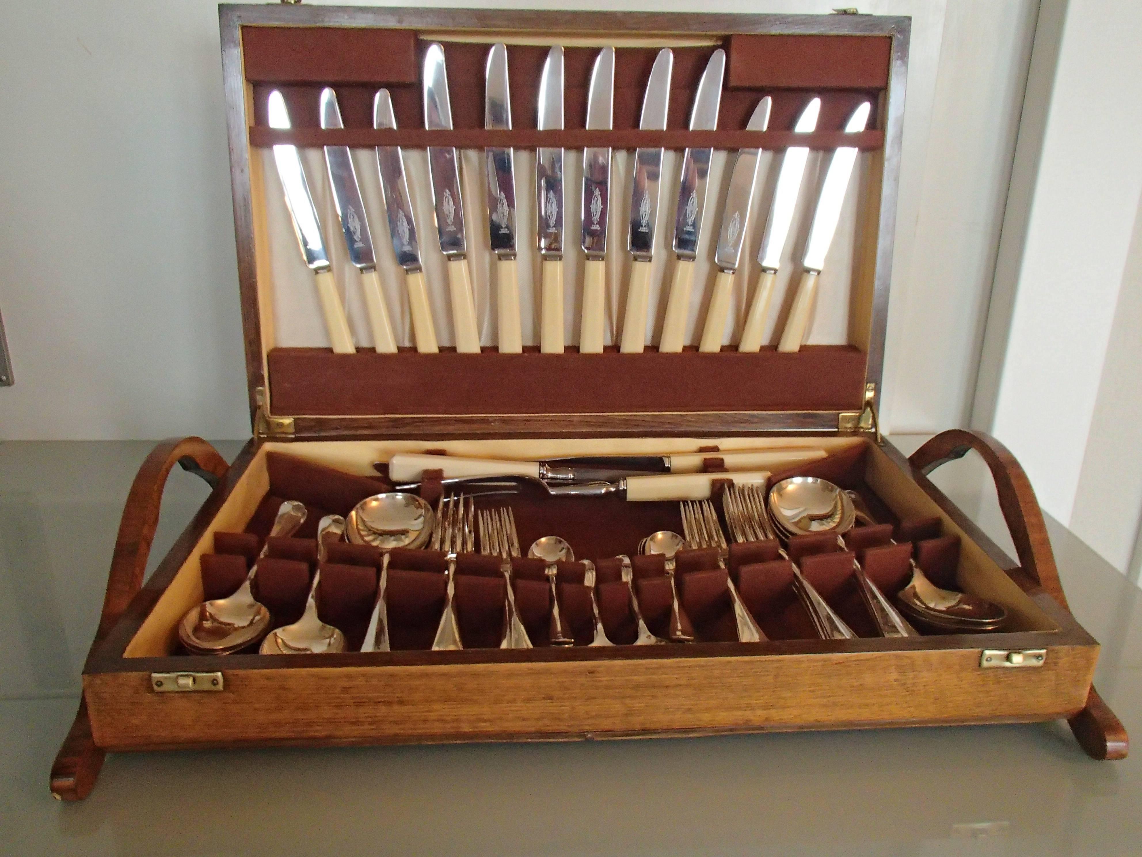 English 1920 set of 53 pieces cutlery in a walnut box by McPherson Brothers Glasgow For Sale