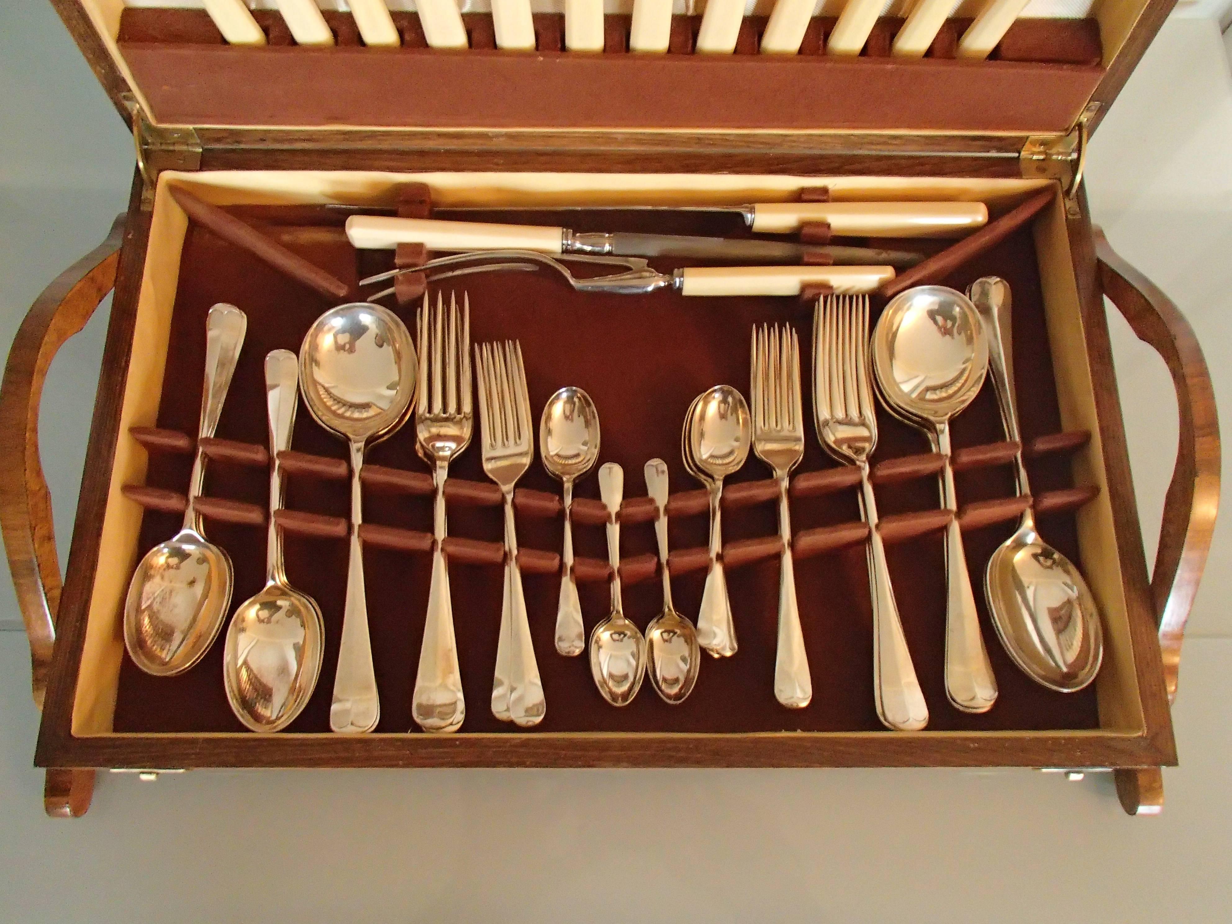 Early 20th Century 1920 set of 53 pieces cutlery in a walnut box by McPherson Brothers Glasgow For Sale