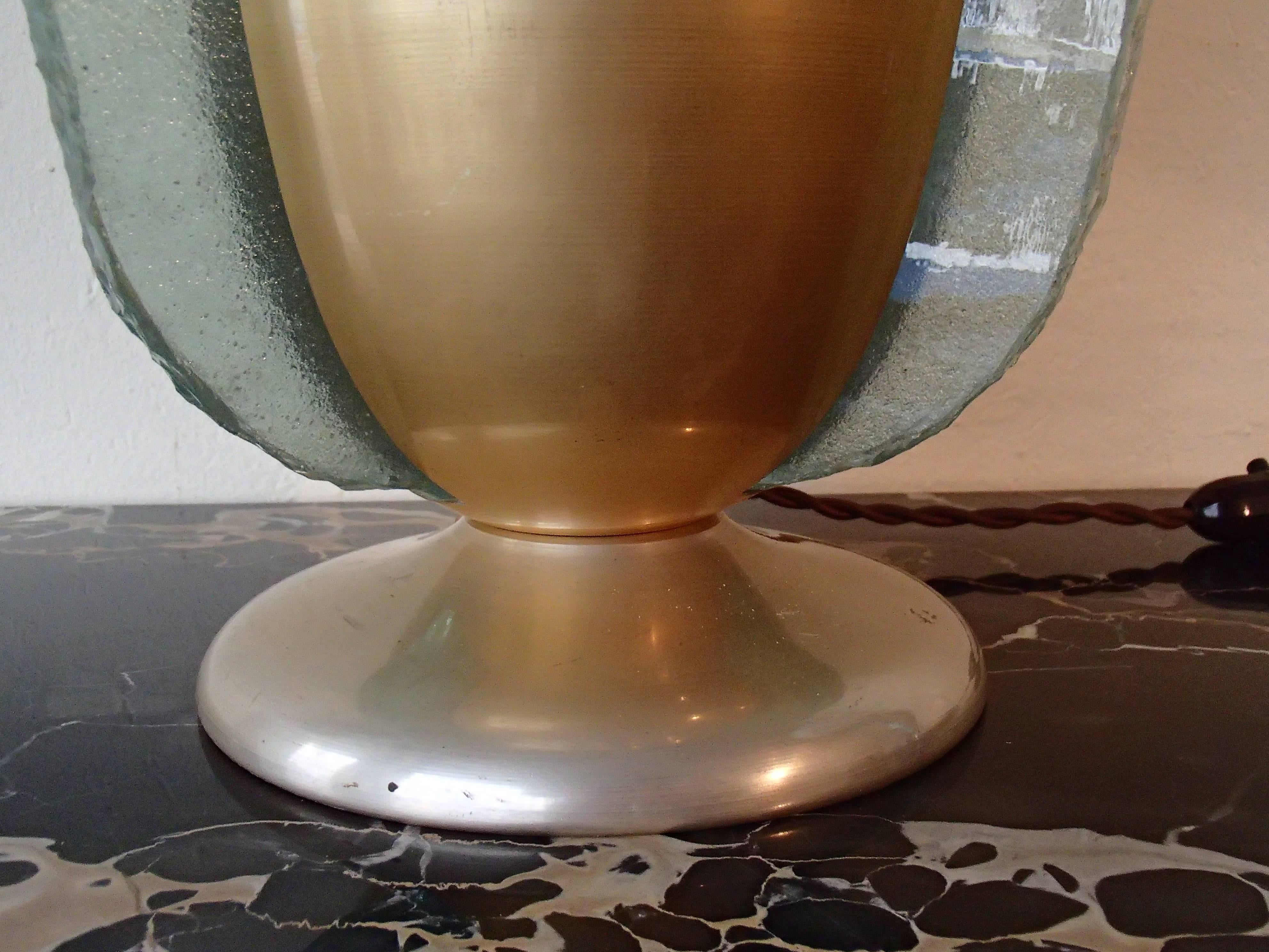 Français Lampe de table Art Déco Tulipe avec incrustations de verre épaisses dorées en vente