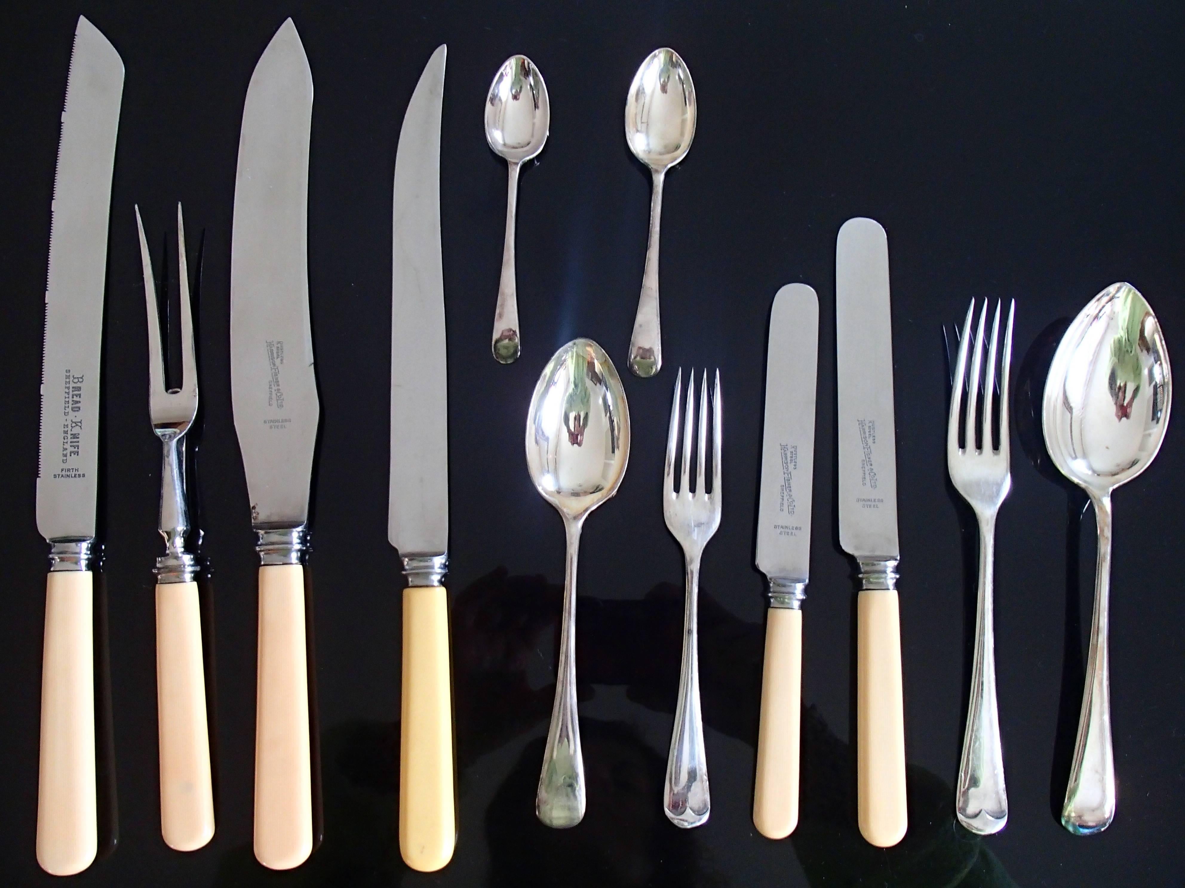 19th Century Oak Table with Cutlery for Twelve Persons Harrison Fisher Sheffield For Sale 2