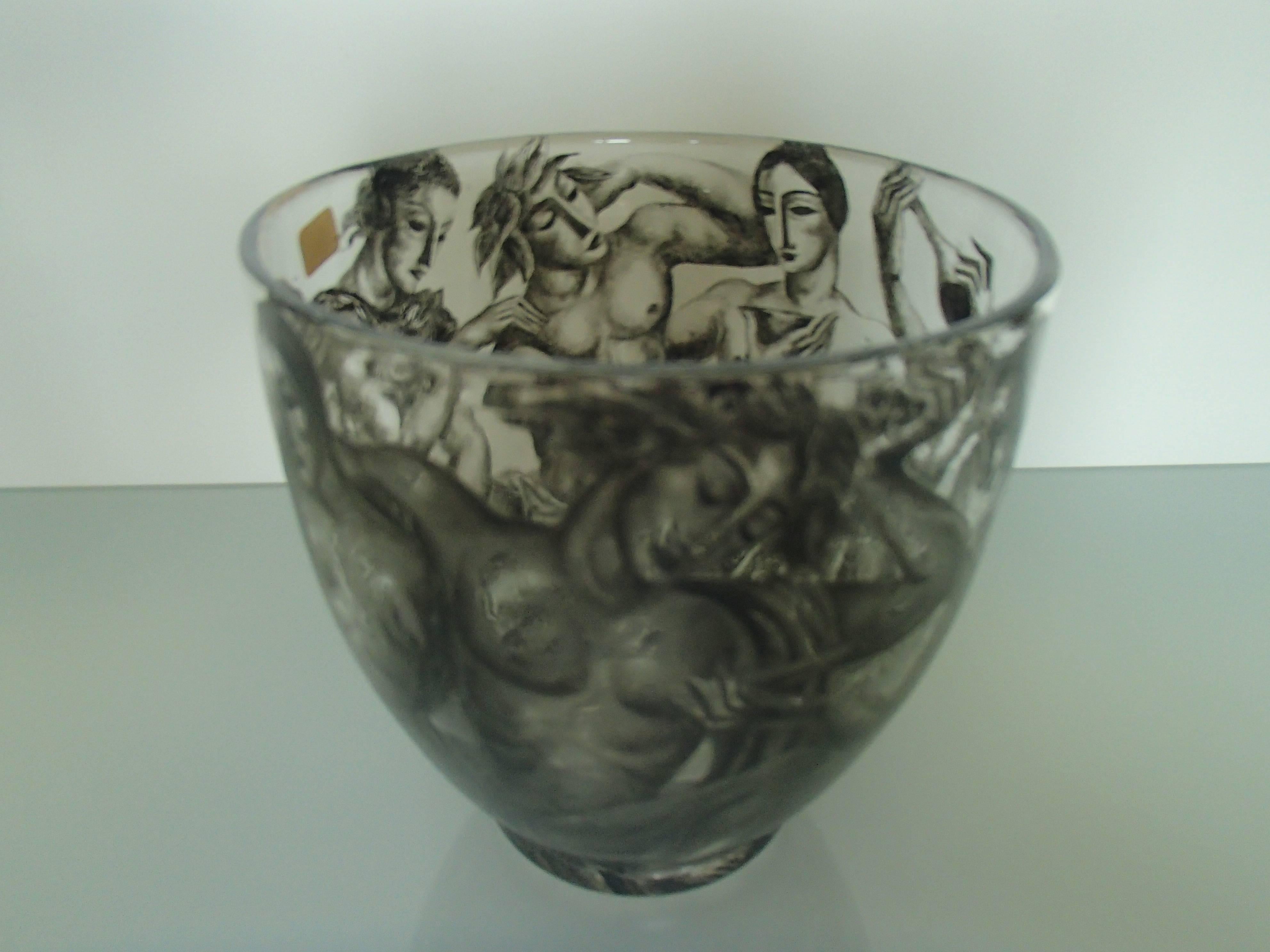 Bauhaus bowl with black cubistic greac romain figures  In Excellent Condition In Weiningen, CH