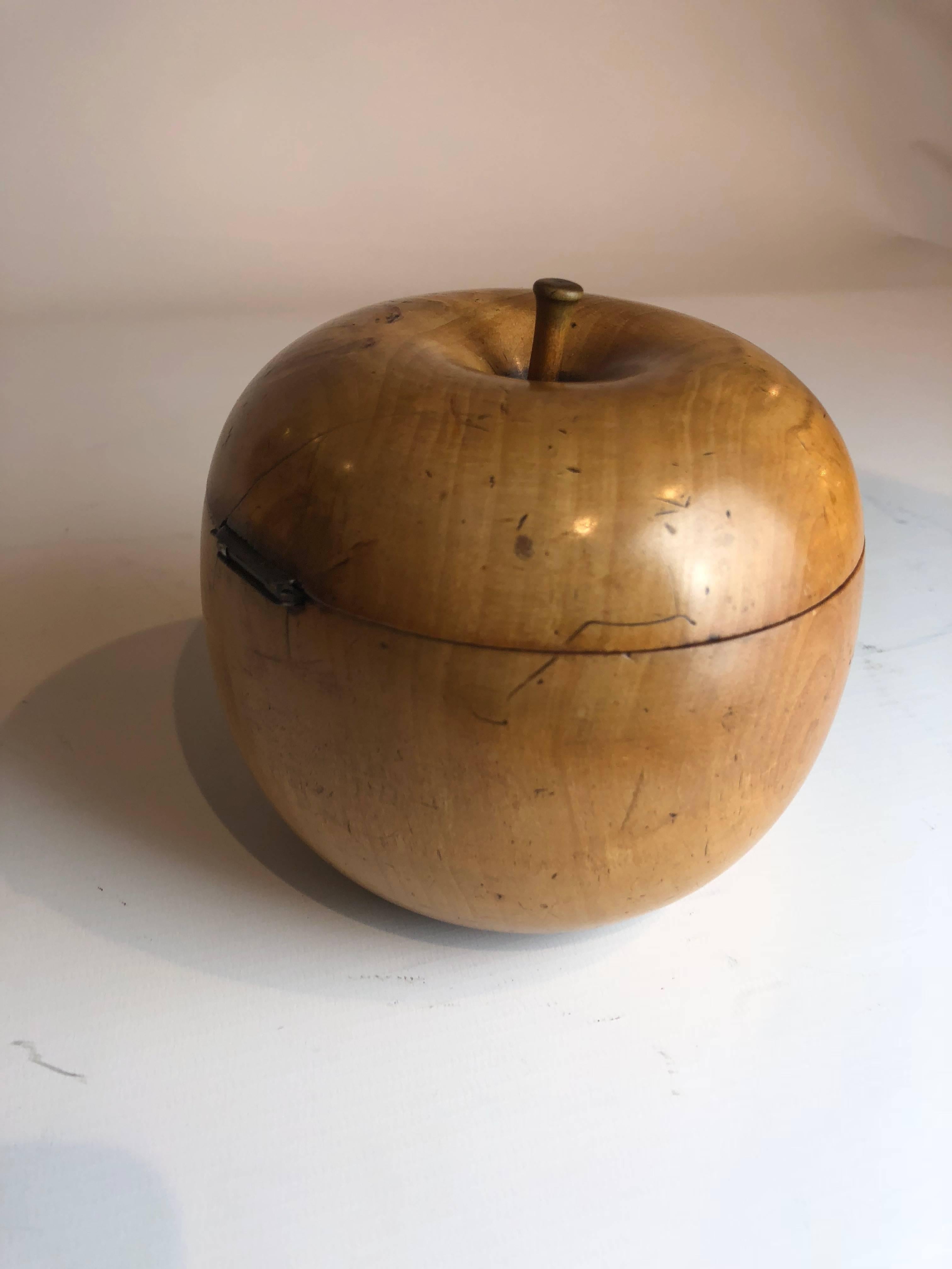 George III Apple Shaped Tea Caddy Treen, circa 1800 2