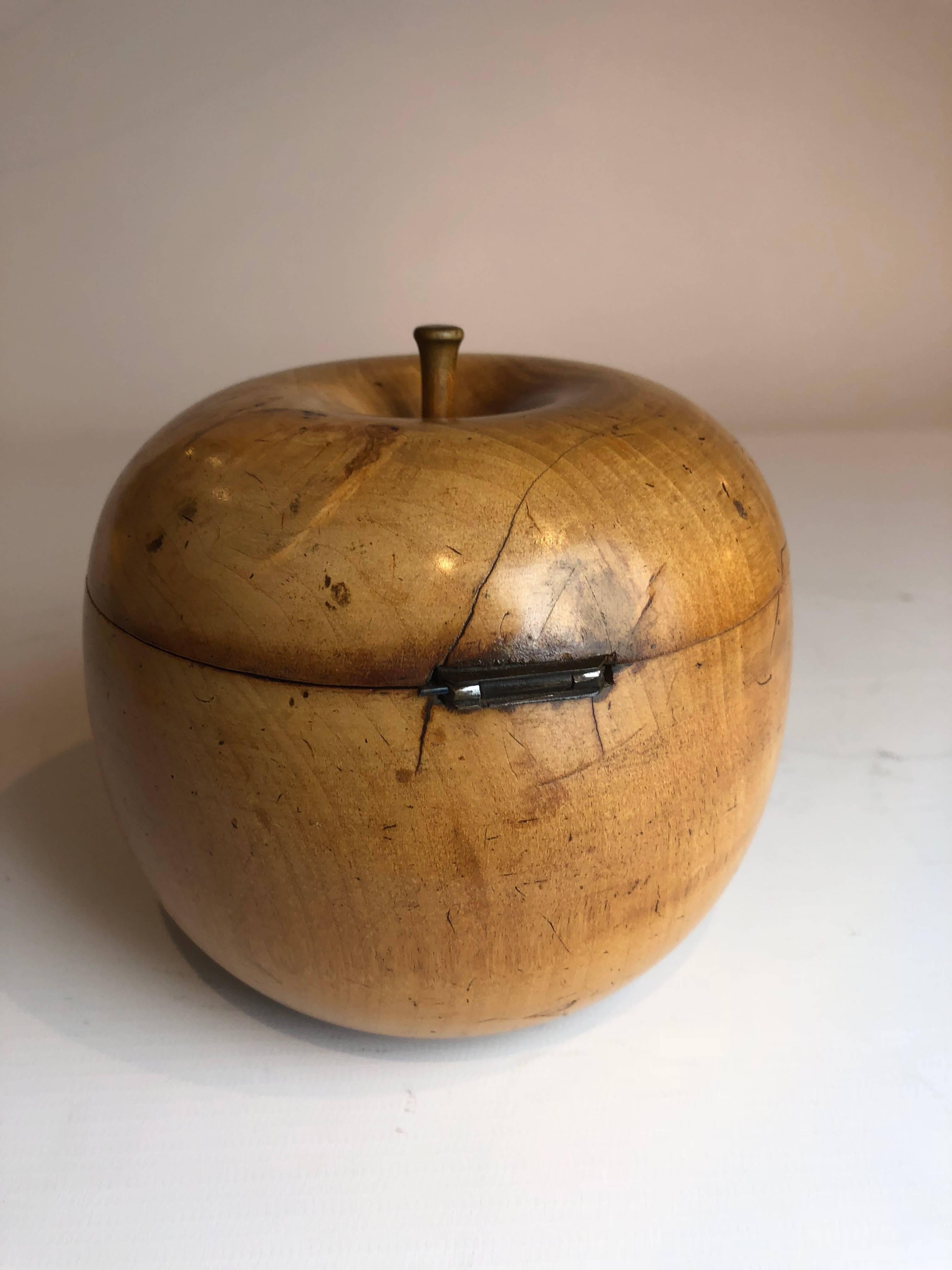 George III Apple Shaped Tea Caddy Treen, circa 1800 3