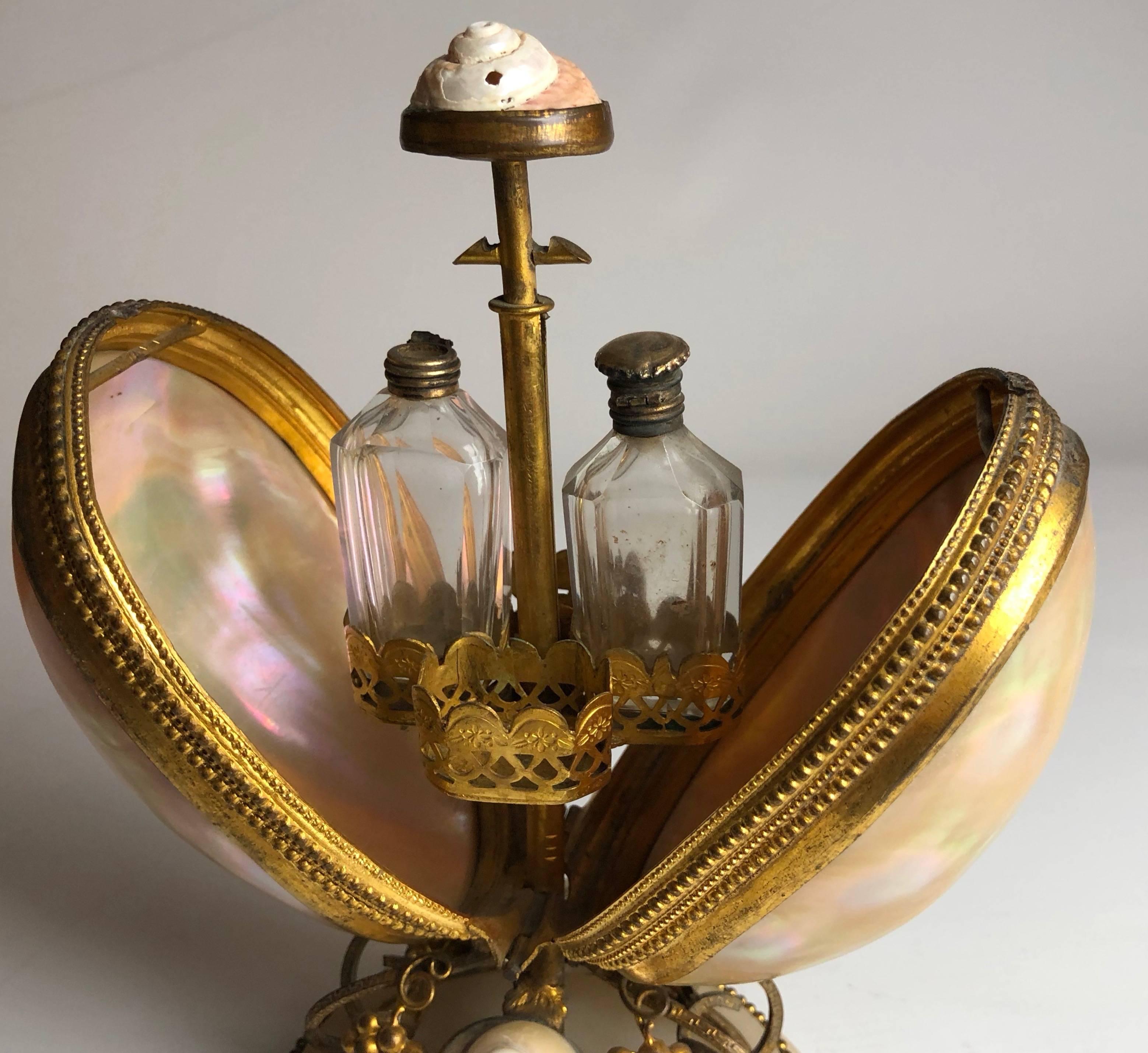 19th Century French Mechanical Perfume or Scent Caddy, Mother-of-Pearl Shells In Good Condition In London, GB