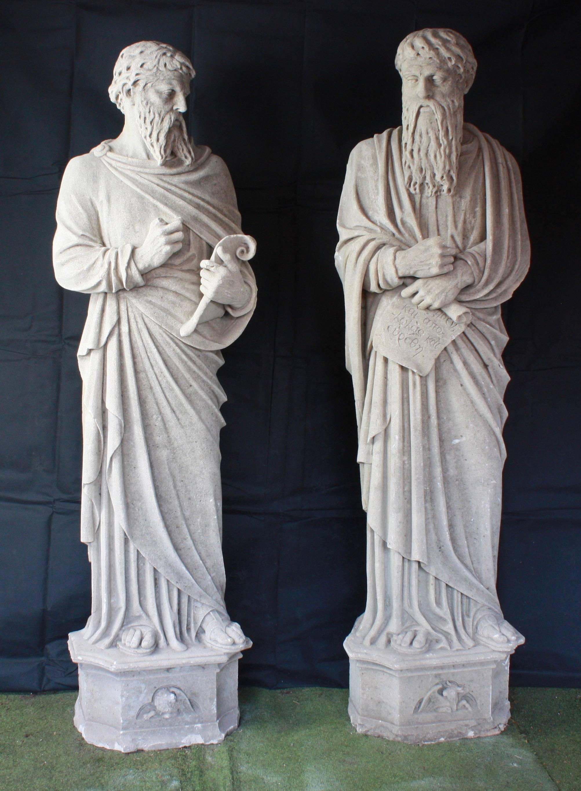 Ein beeindruckendes und monumentales Paar geschnitzter Steinstatuen, die den Heiligen Markus und den Heiligen Lukas darstellen
Englisch, um 1820

Die Statuen sind 2 Meter hoch und befanden sich ursprünglich im Eingang einer Kirche in Maida Vale