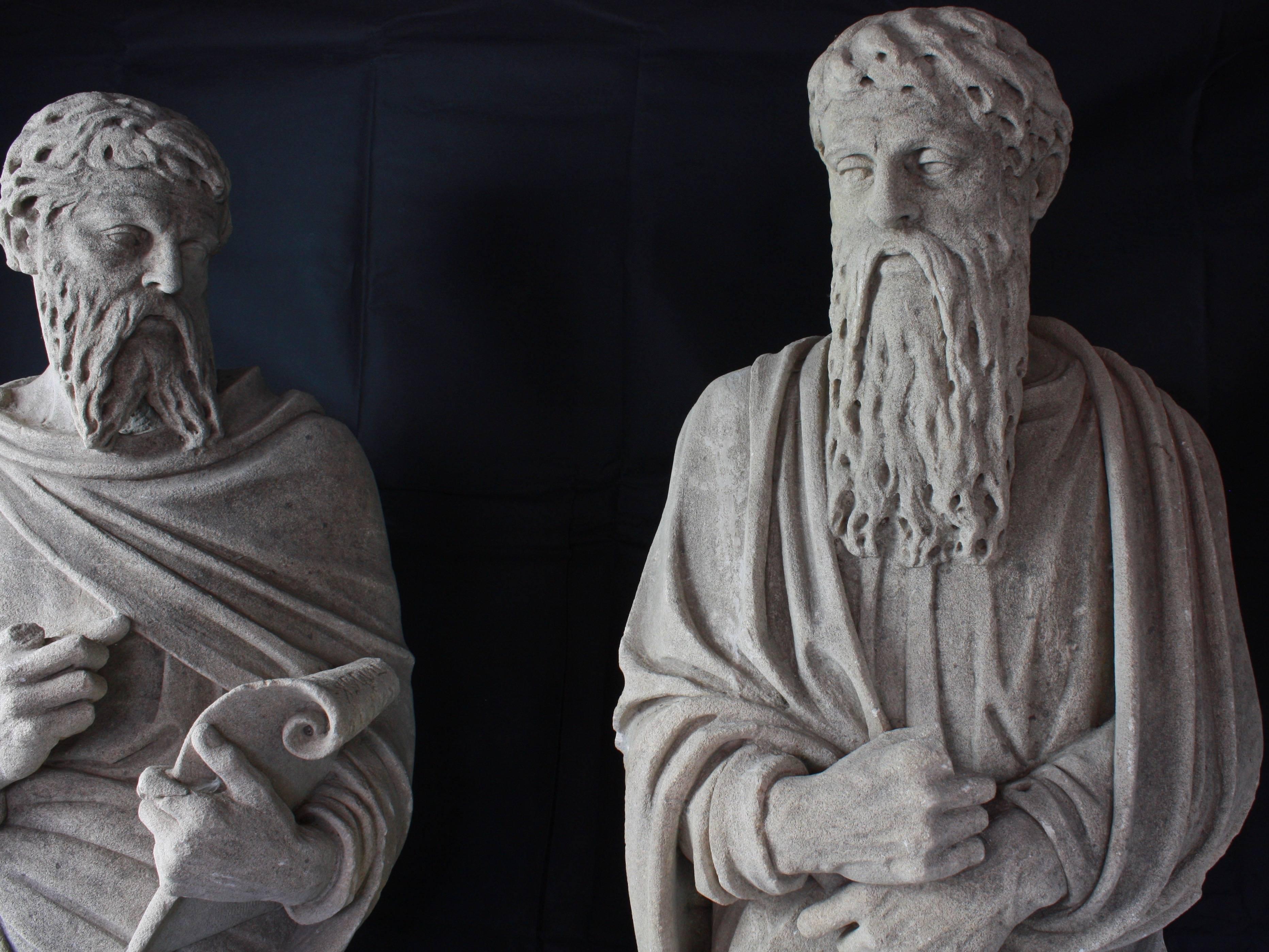 Monumentales Paar Steinstatuen von Heiligen aus dem frühen 19. Jahrhundert im Angebot 1