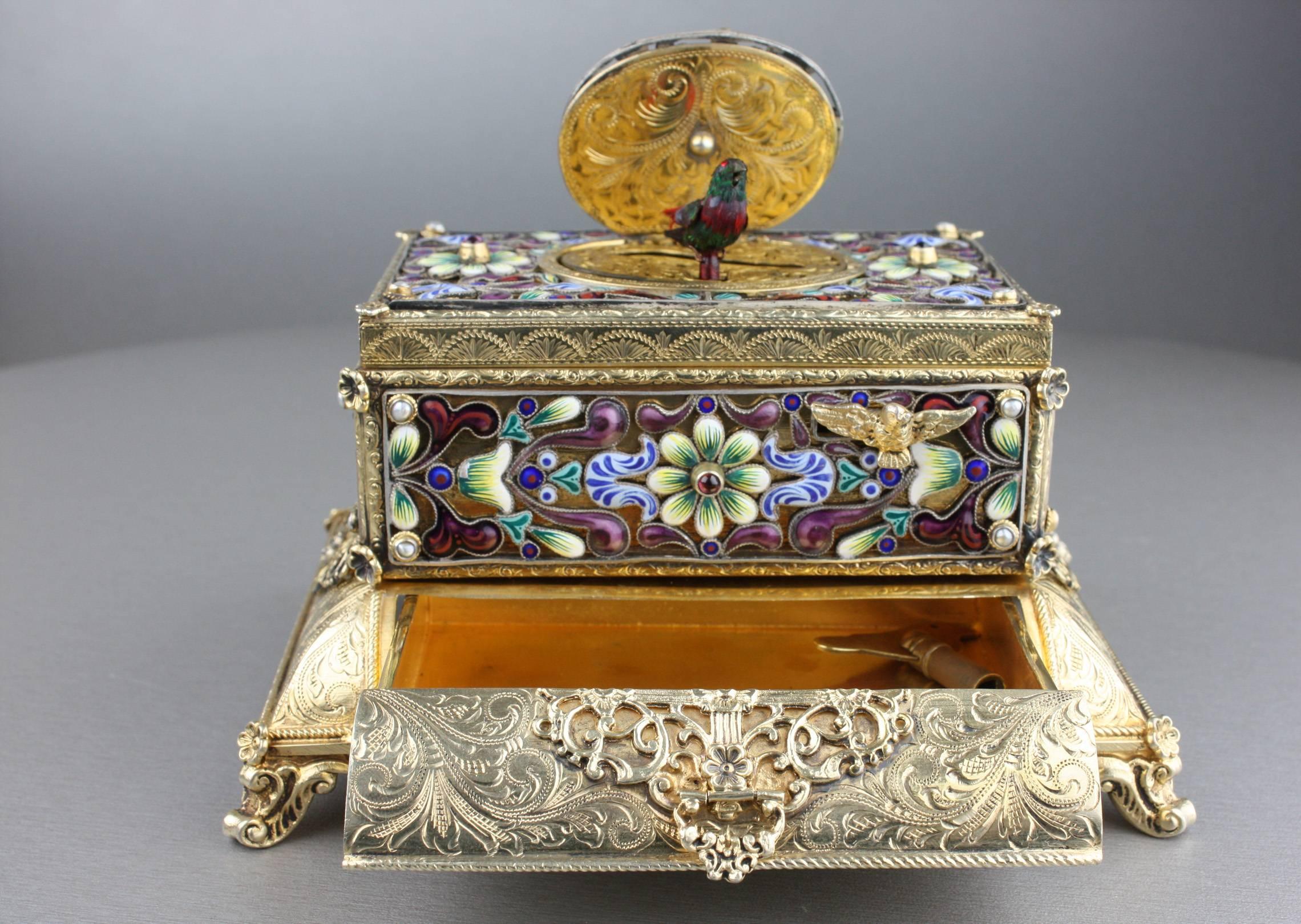 Vintage Silver-Gilt and Filigree Enamel Singing Bird Box by Karl Griesbaum In Excellent Condition In London, GB