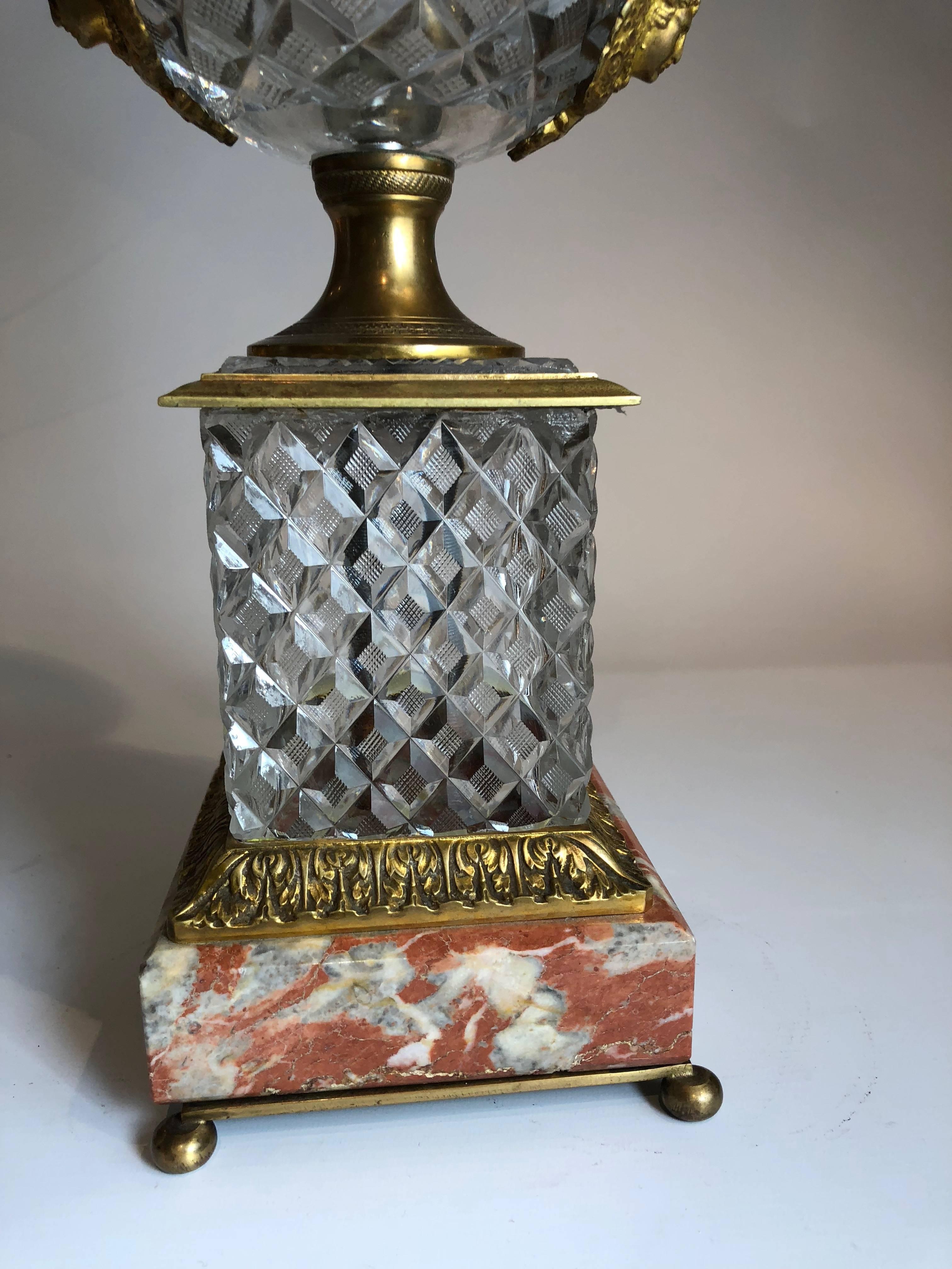 French campana shaped urn, with a reuge marble base,

circa 1890

Measures: 17