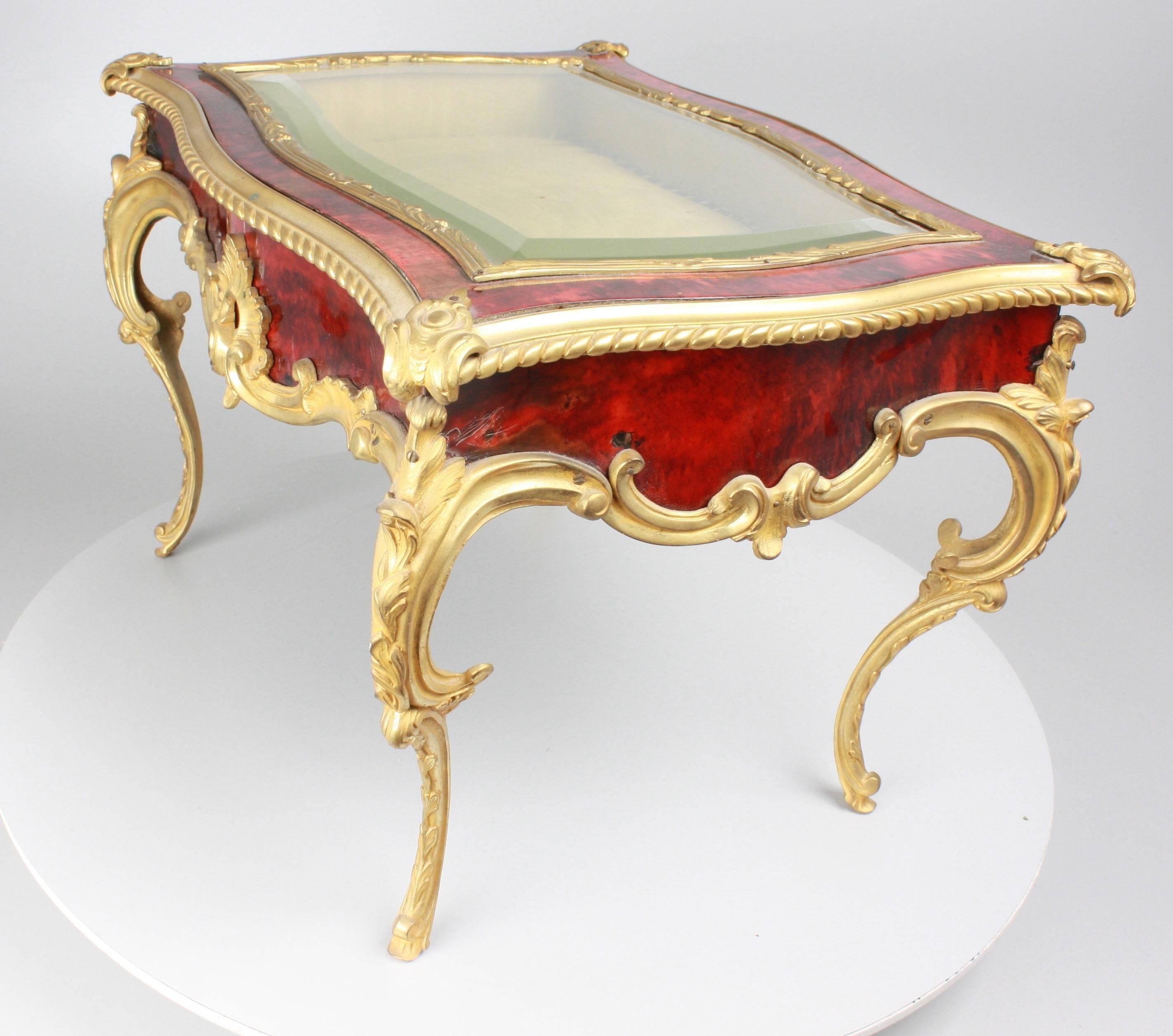 Mid-19th Century Faux Tortoiseshell and Ormolu Tabletop Vitrine, circa 1860 In Excellent Condition For Sale In London, GB
