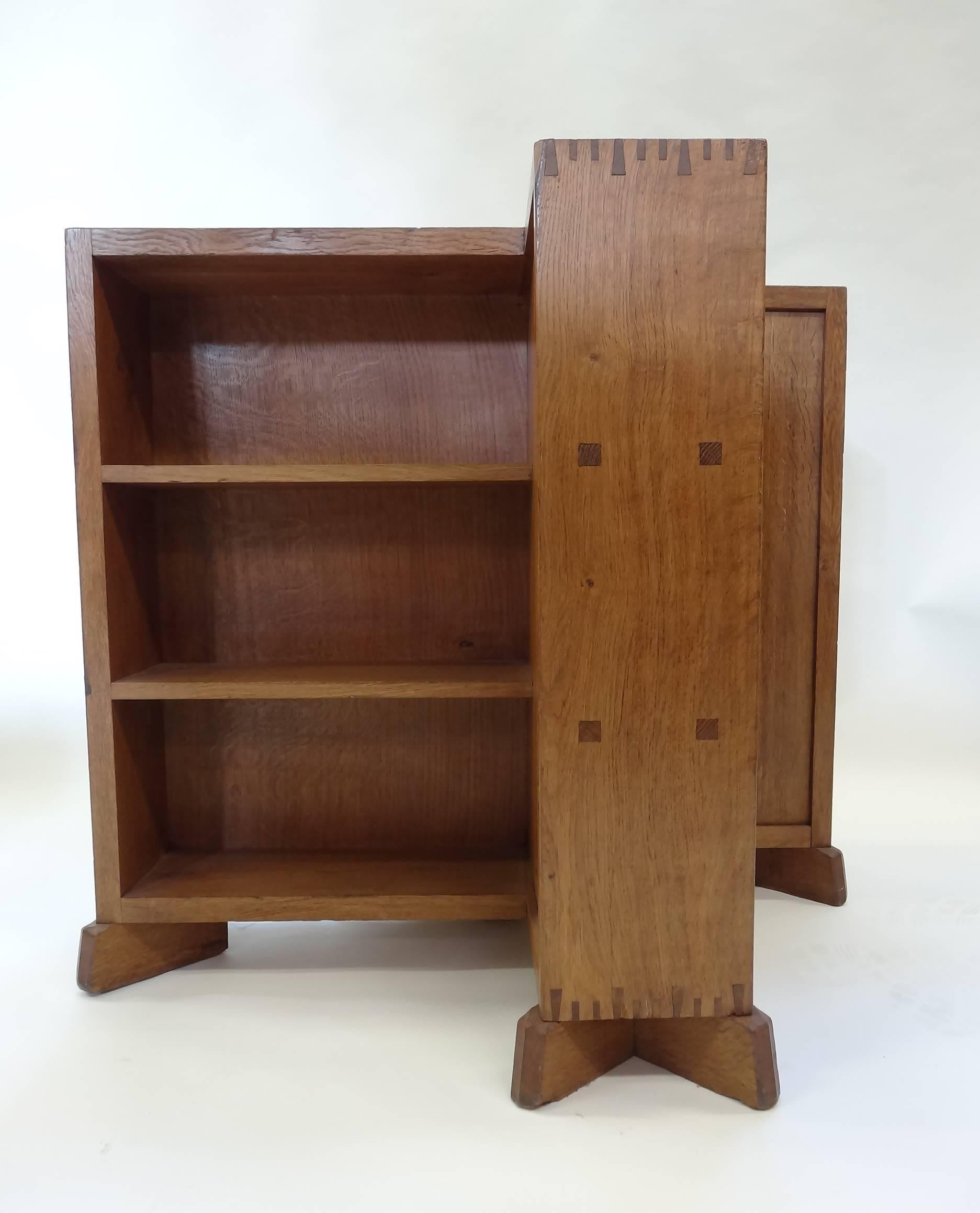 Arts and Crafts Gordon Russell Arts & Crafts Cotswold School oak booktable bookcase 1920s unique For Sale