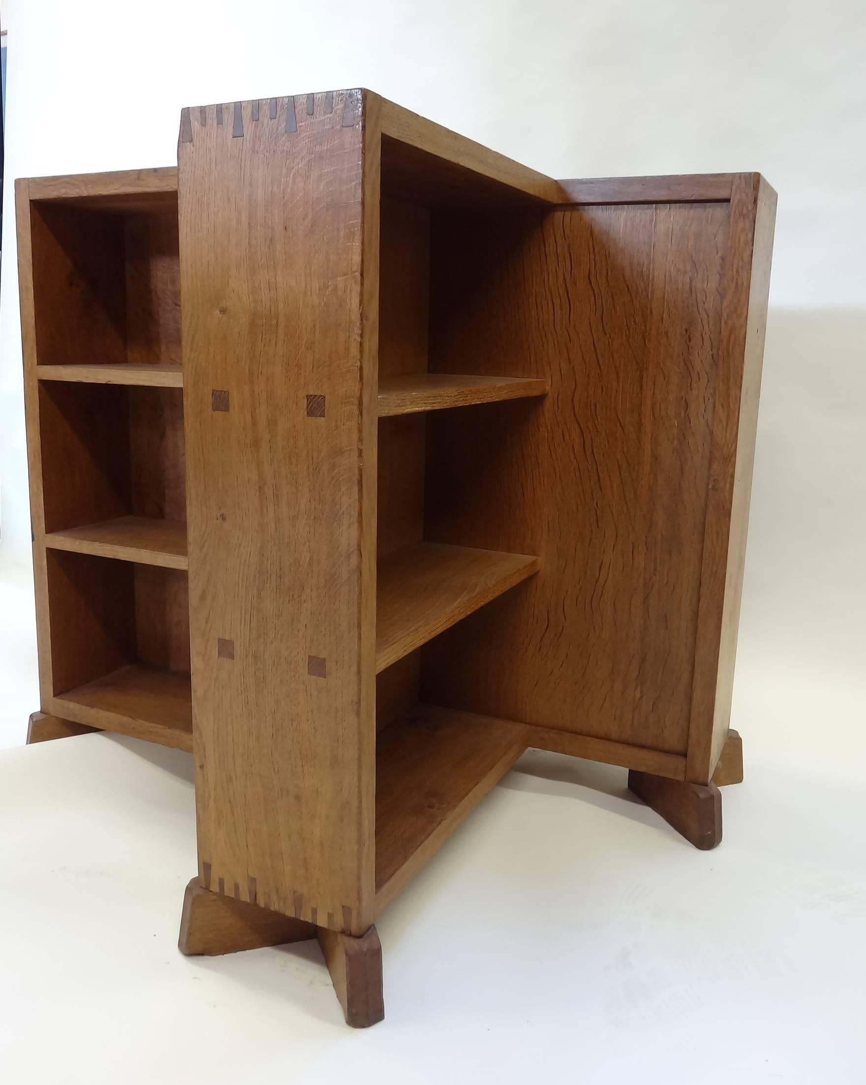 Gordon Russell Arts & Crafts Cotswold School oak booktable bookcase 1920s unique In Good Condition For Sale In London, GB