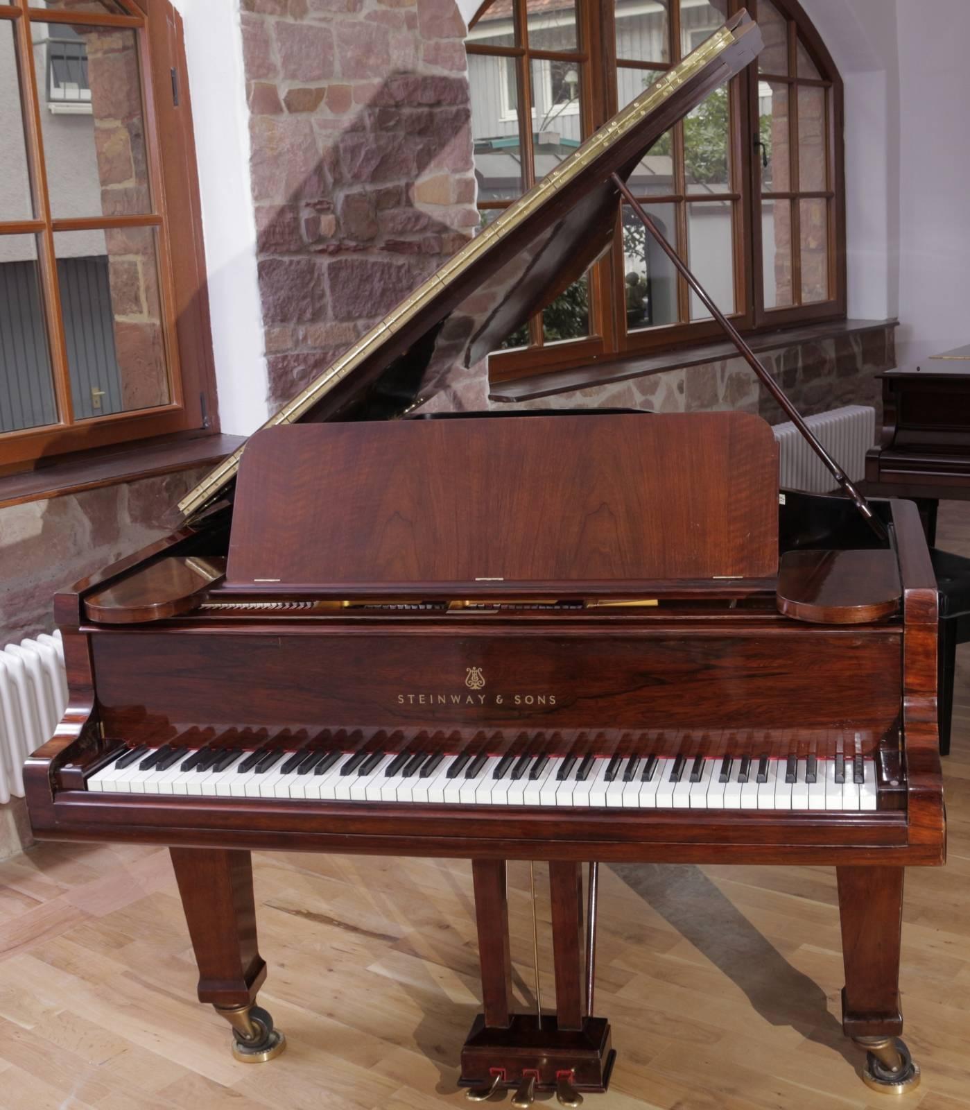 Steinway & Sons grand piano model C/ Style II, 85 keys, natural key covers.
Manufactured in New York 1880, case in glossy French polished rosewood. 
The instrument is fully rebuilt by a German piano technician.The action has been carefully