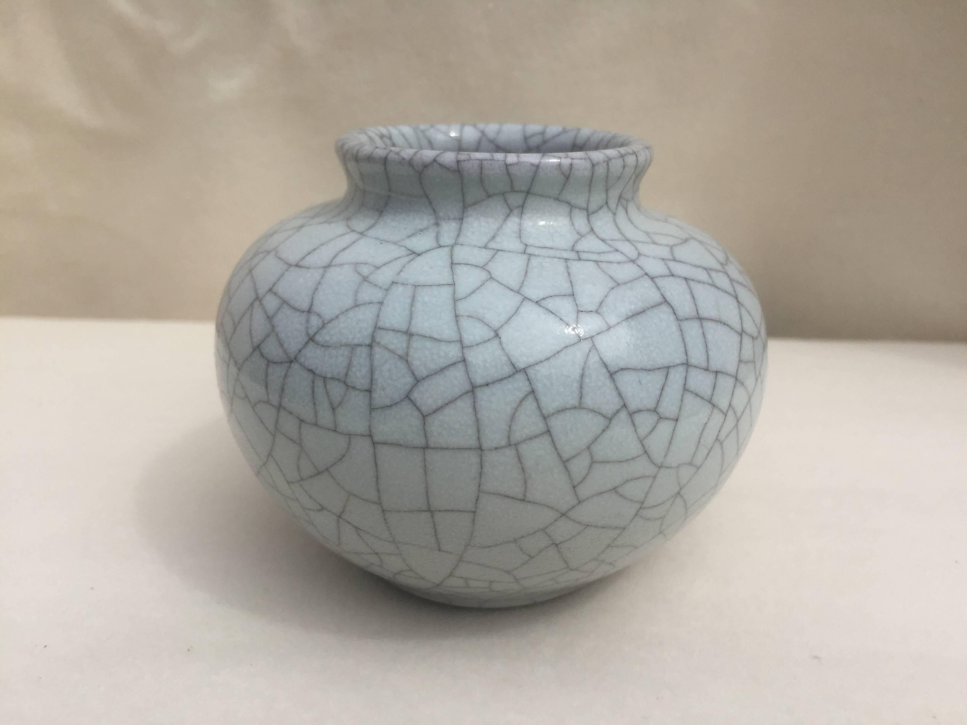 Spherical vase attributed to Fridegart Glatzle.
Marked Karlsruhe Majolica serial number 9578, 1970s.
Has the grey crackled glaze in the classical Japanese manner, 