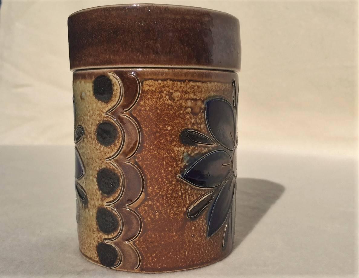 Box with lid, tea jar, scratch decor, Germany, 1960s, dark blue-brown-caramel Westerwald glossy salt glazed ceramic, decorated with dots, two flowers and a third flower on the lid. 
From the Village of Art Pottery, Höhr-Granzhausen. These kind of