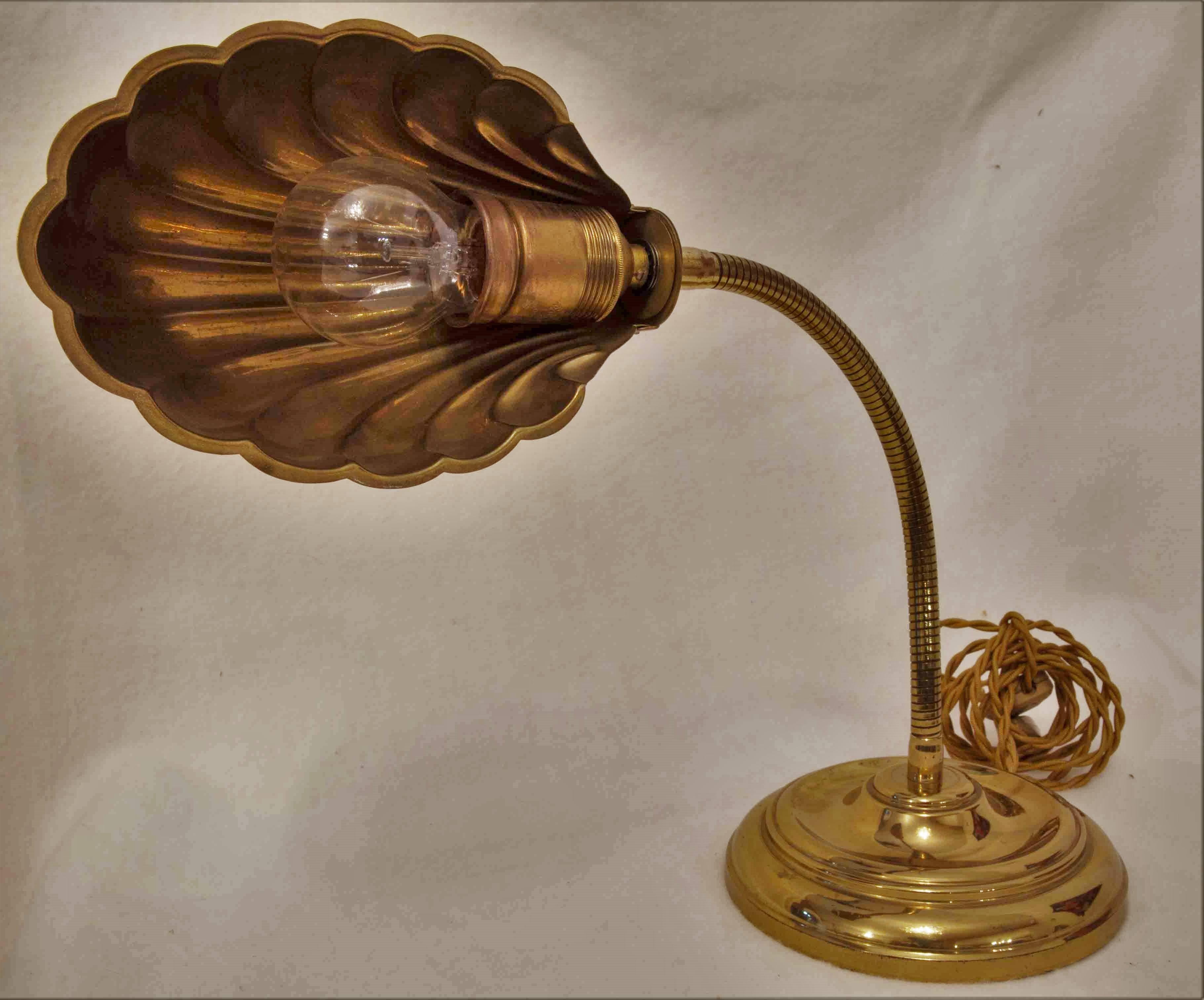 Brass Shell Table Desk Lamp France 1970s In Excellent Condition In Ettlingen, Baden-Wurttemberg