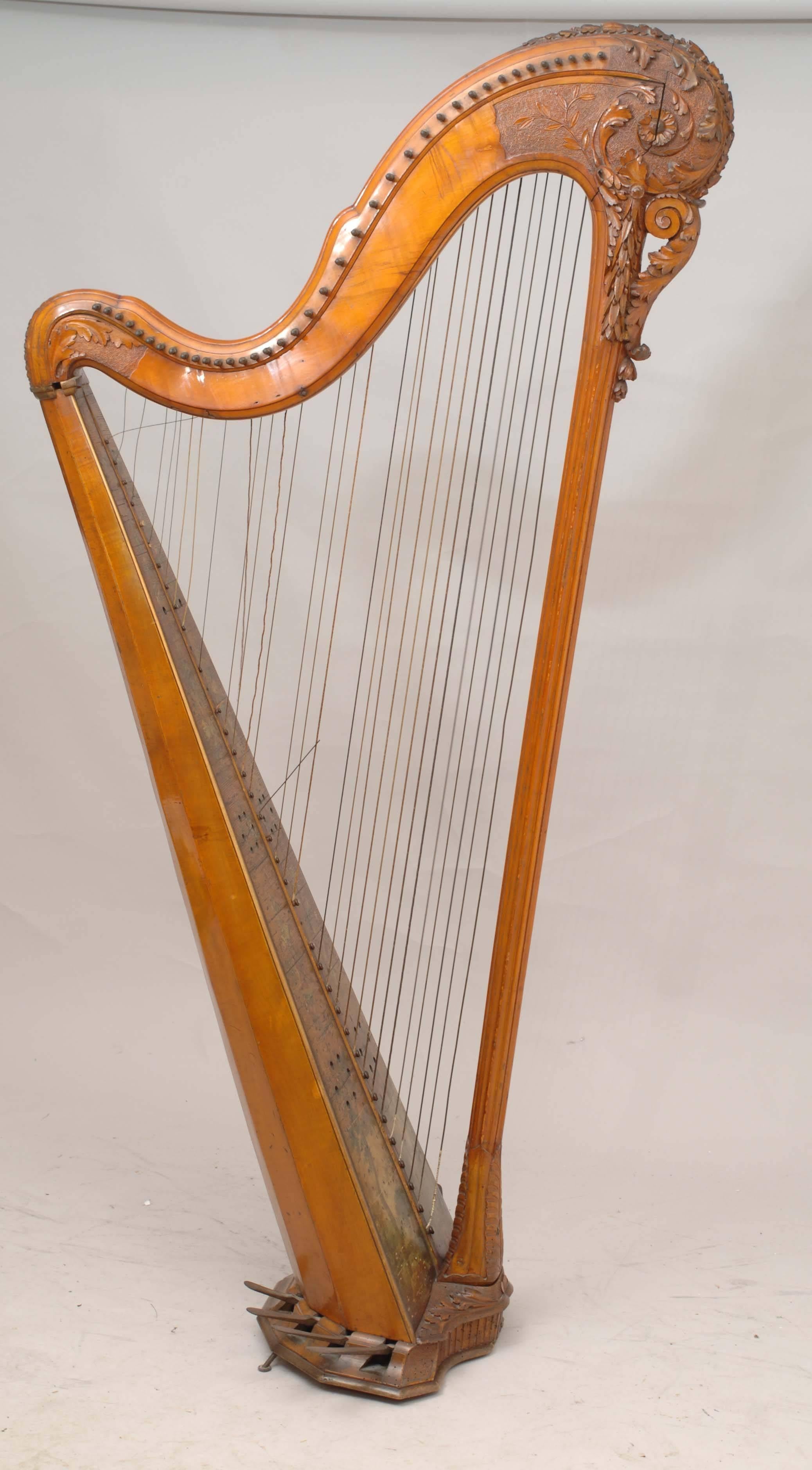 An 18th Century pedal harp made by Renault et Chatelain Paris from the period Louis XVI, circa 1791.

Seven pedal harp with a crochets system 38 strings. A sculpted staff of acanthus leaves intertwining the top flowing down the arche. The harp is