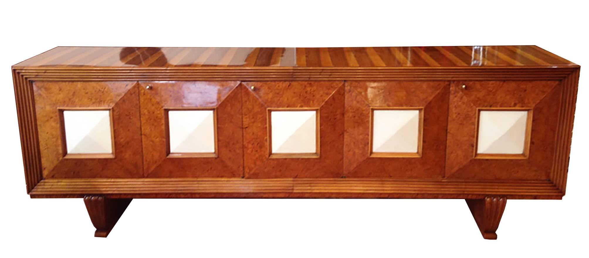 
Sideboard in briar-root and parchment, Pierluigi Colli, Turin, Italy, 1930s. Drawers and shelfes inside. Dimensions: 281.5 x 54.5 x 97 cm H.
