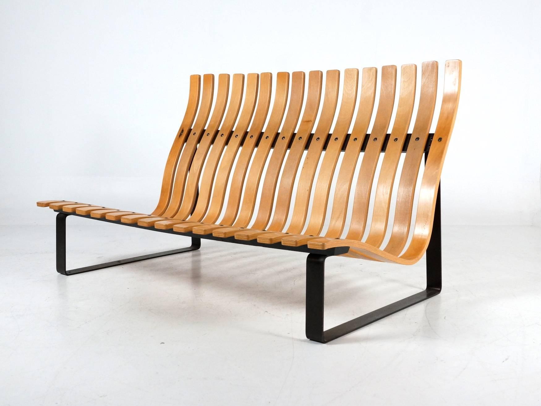 Bentwood Slatted Bench by Kho Liang Ie for Artifort, 1968 In Good Condition In 's Heer Arendskerke, NL
