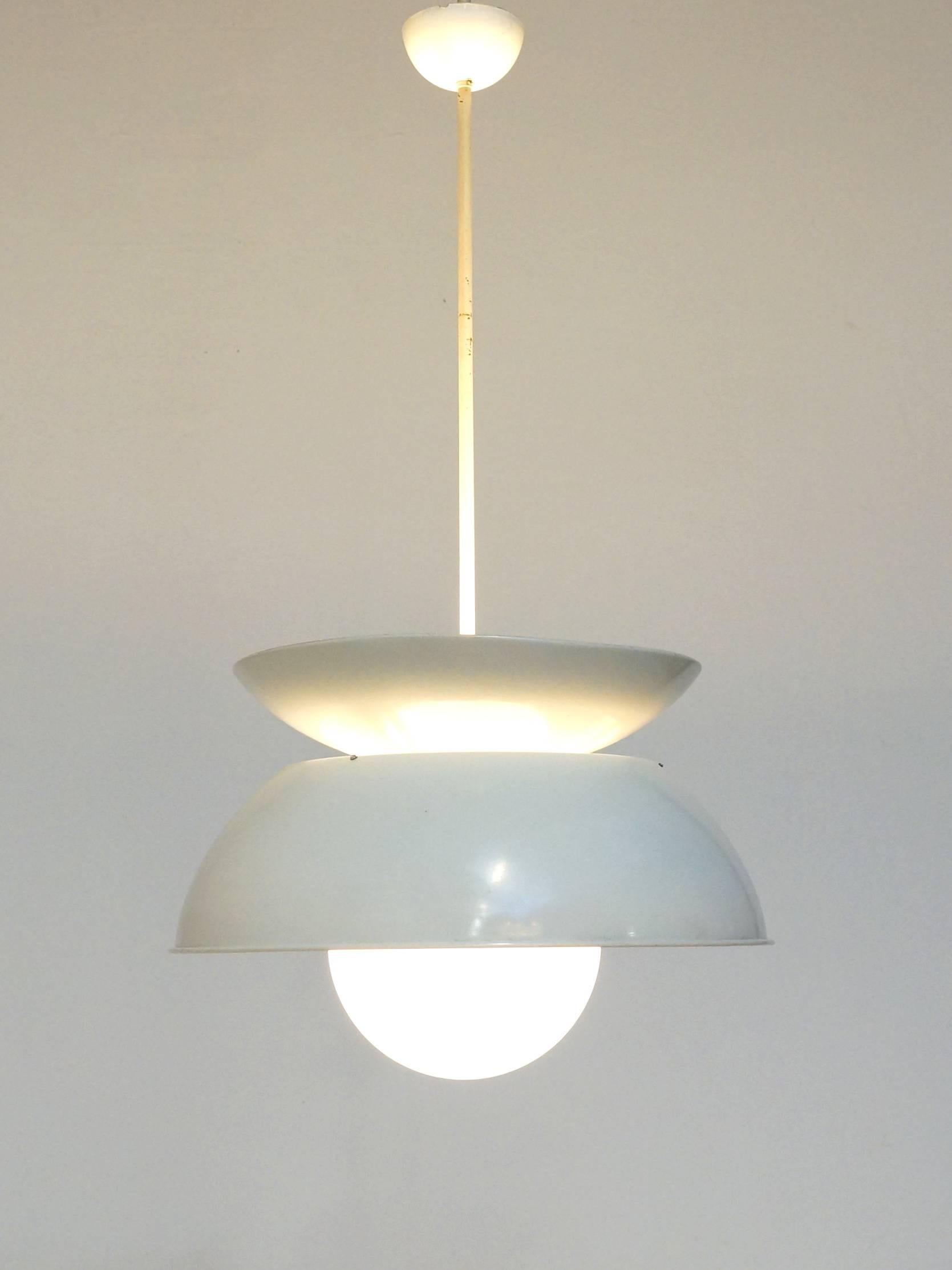 Beautiful vintage Italian pendant lamp designed by Vico Magistretti for Artemide in the 1960s. The lamp, with a diameter of 60 cm/24
