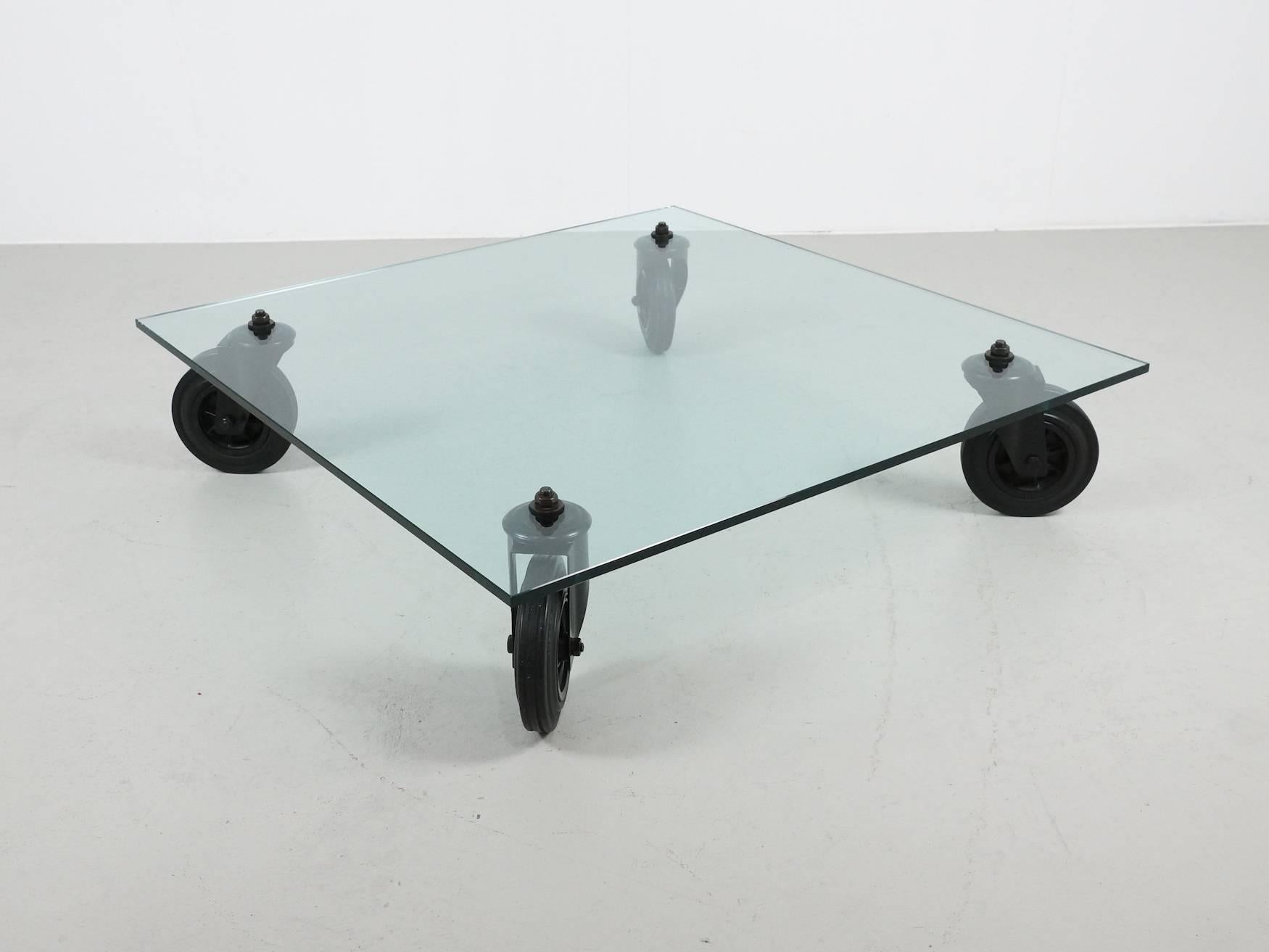 Mid-Century Modern Glass Coffee Table Gae Aulenti Tavolo con Ruote