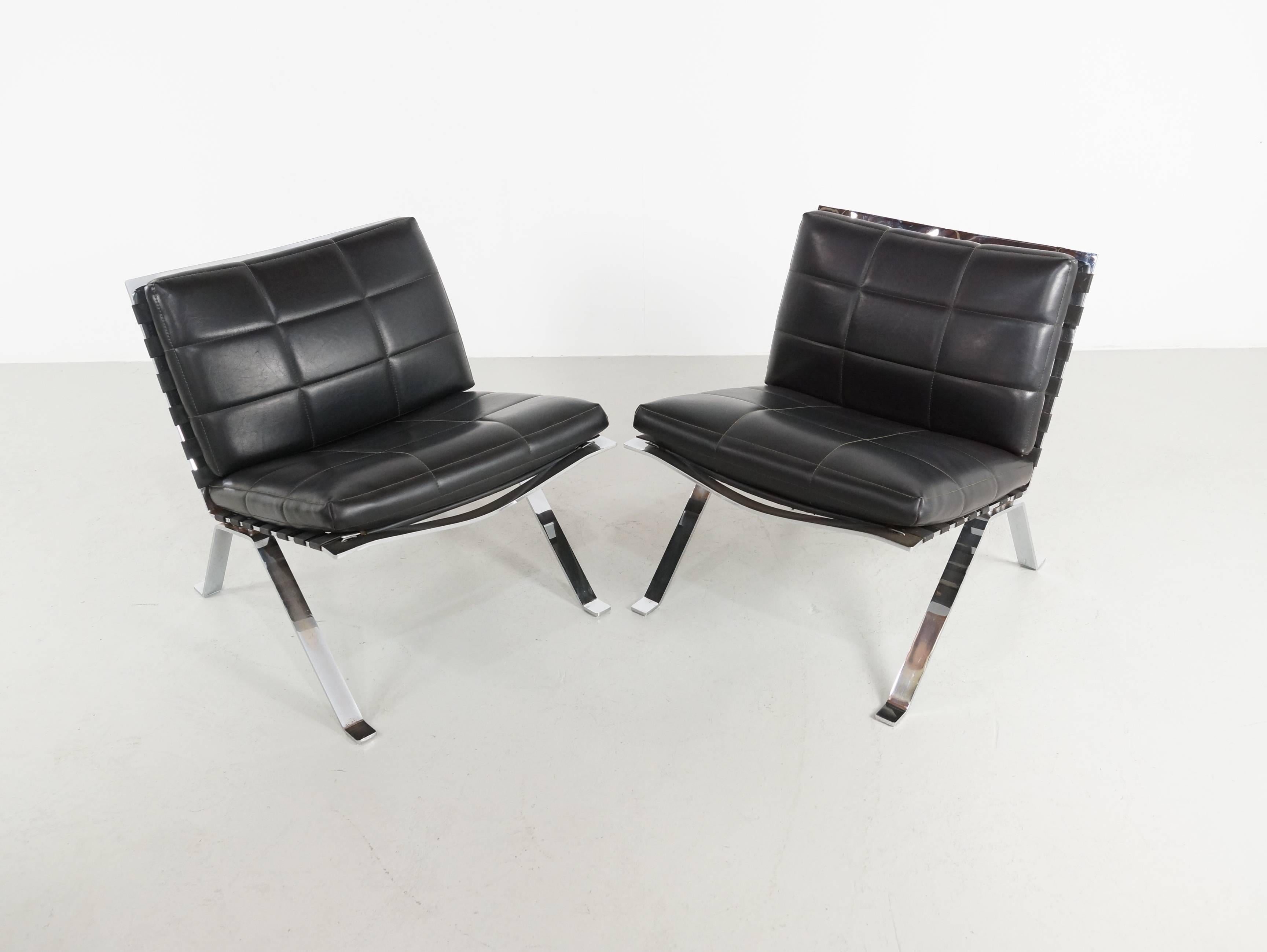 The Eurochair model 1600 was designed in the 1960s by Hans Eigenberger and produced by Girsberger in the 1960s in Switzerland.
The chairs are in a good original vintage condition with slight rust on the chrome, the faux leather cushions faux are