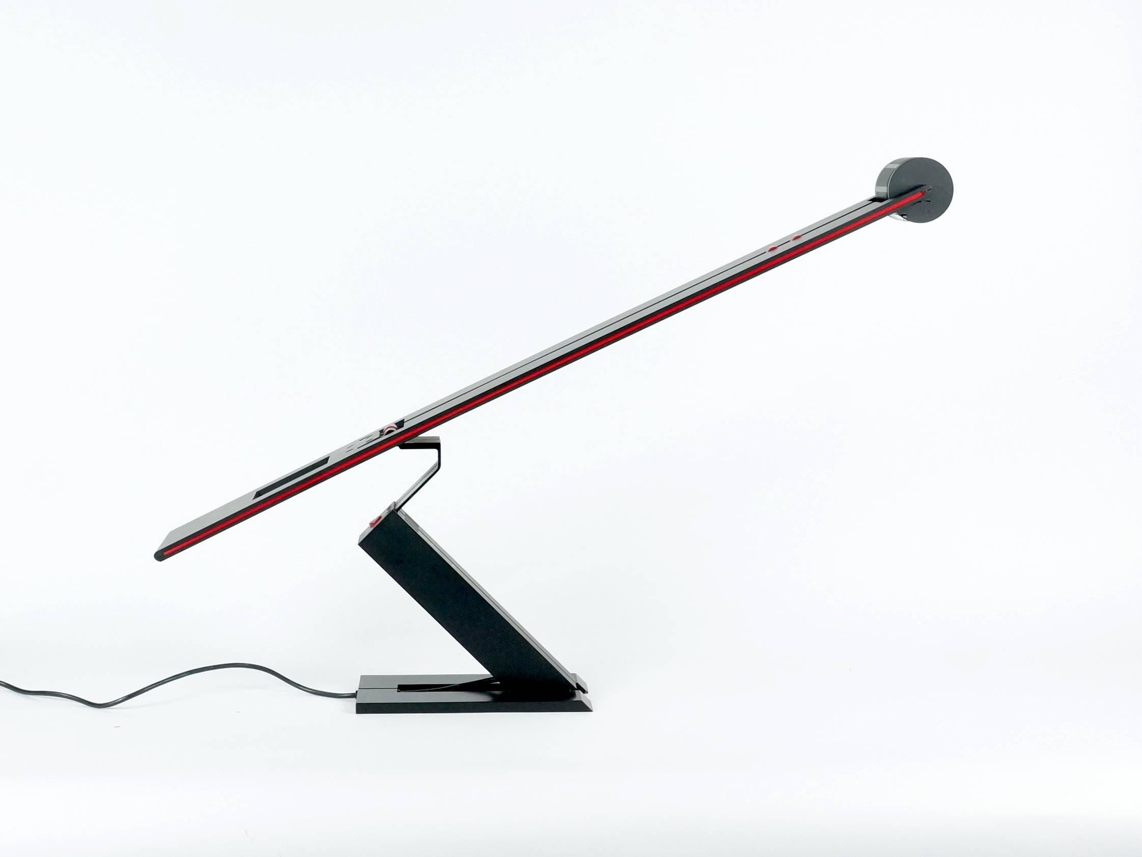 Rare and hard to find Melanos desk lamp designed by Mario Botta for Artemide, in perfect working condition. This desk lamp has an height adjustable arm and turnable head. Nice Minimalist piece that looks good ad any desk.