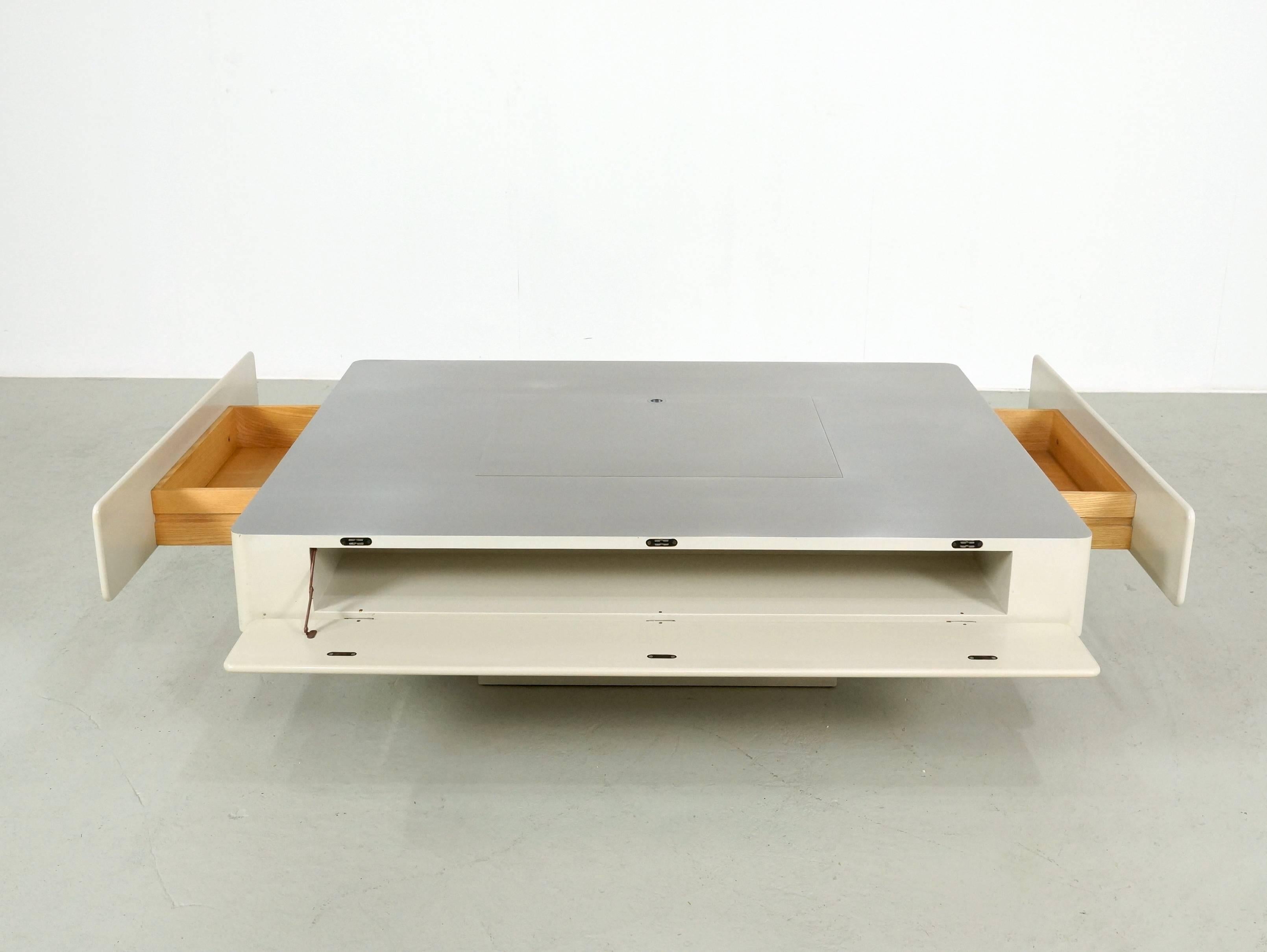 Off-White Vico Magistretti Caori Coffee Table with Record Storage, 1962 In Good Condition In 's Heer Arendskerke, NL