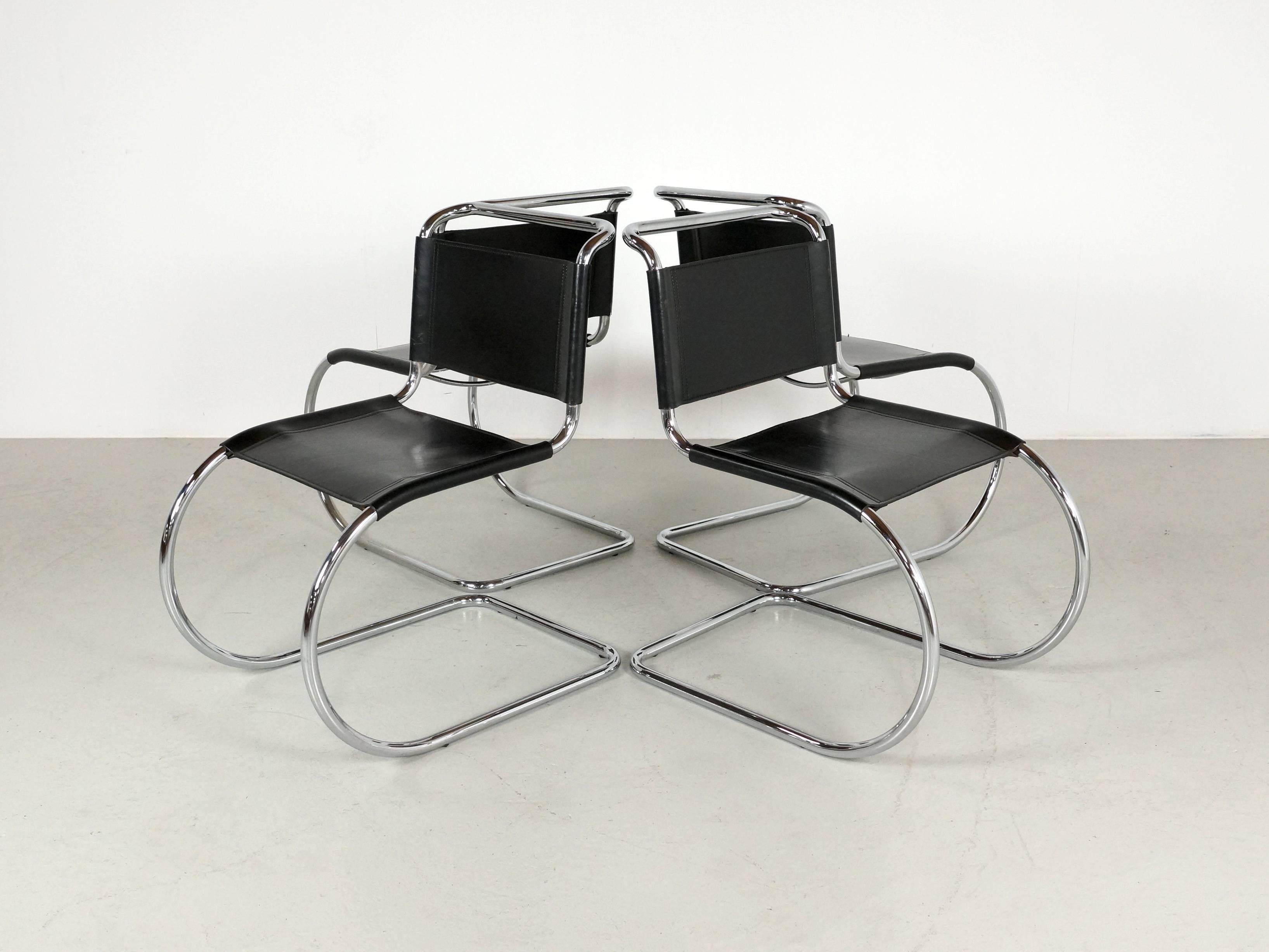 Set of Four Mies Van Der Rohe MR10 Chairs Black Leather In Good Condition In 's Heer Arendskerke, NL