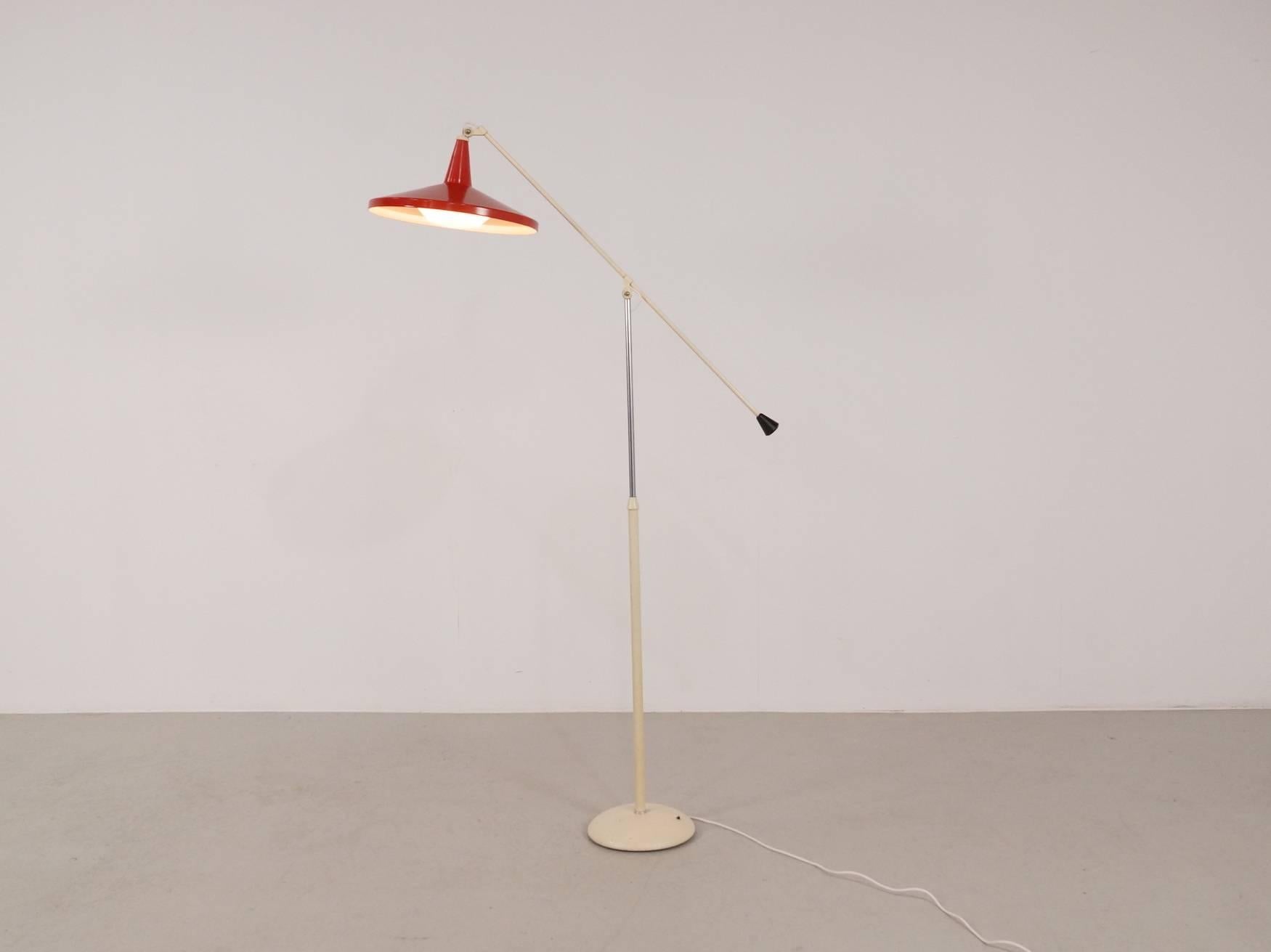 Beautiful white and red Industrial floor lamp, designed by Wim Rietveld ( son of Wim Rietveld ) in 1955 for Gispen. This floor lamp has a white height adjustable arm. The shade has the original red lacquer and the lamp comes with a new diffuser, the