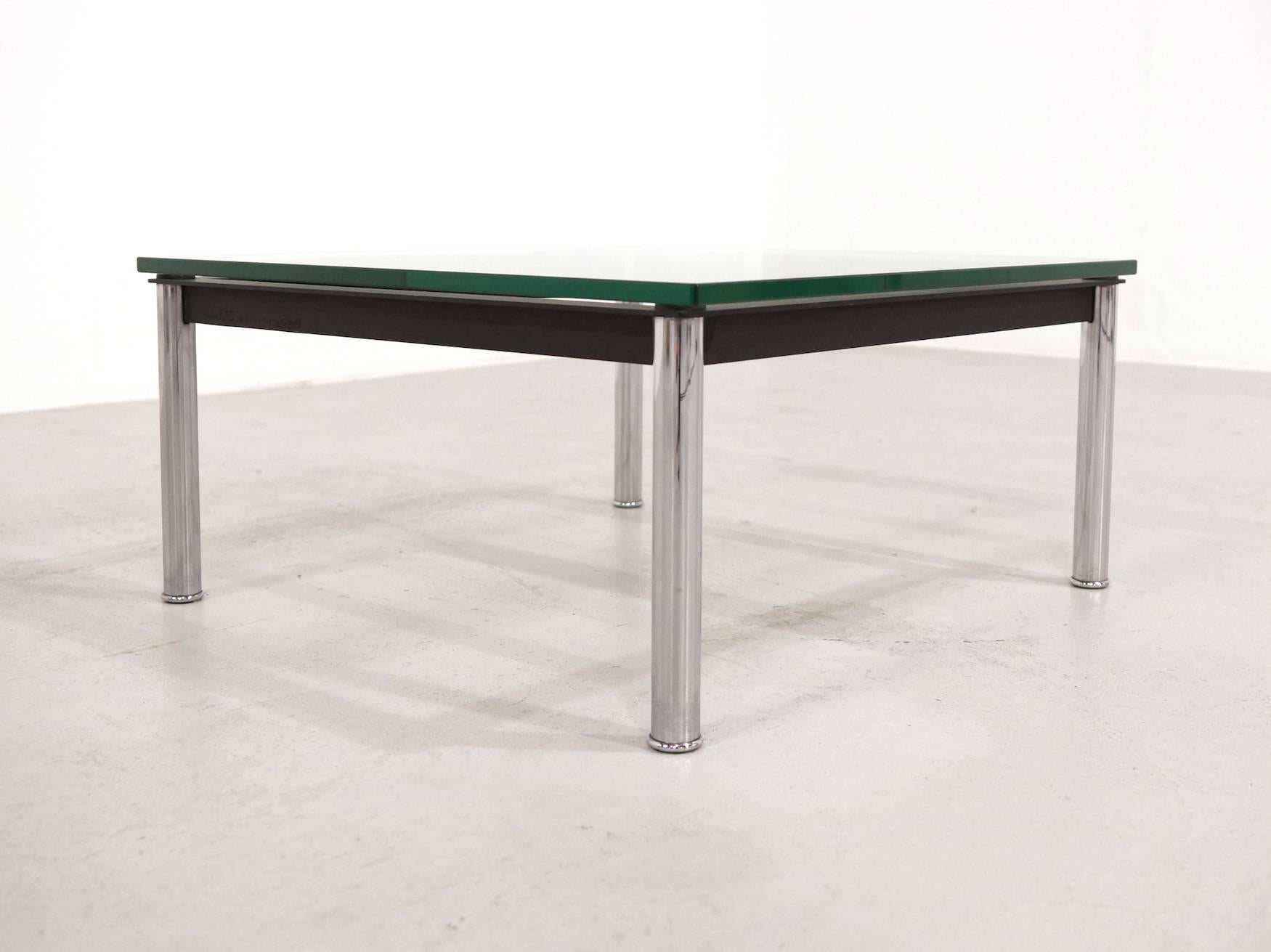 lc10 dining table