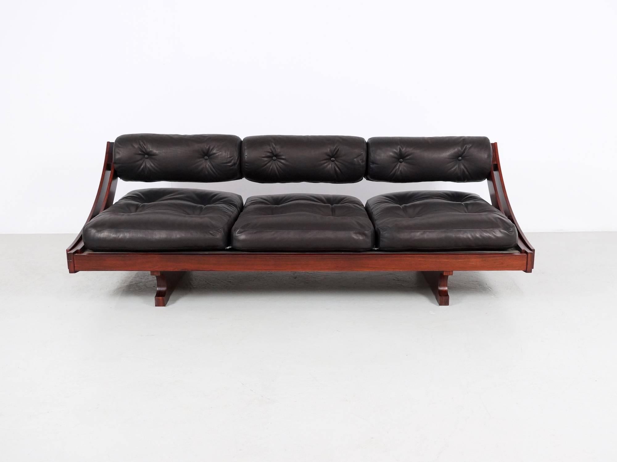 Beautifull sofa daybed designed for Sormani in 1963 by Gianni Songia 
This sofa daybed, model GS 195 was bought in 1973. 
The lacquered rosewood veneer wooden frame has a internal removable metal frame and leather upholstered cushions. 
The