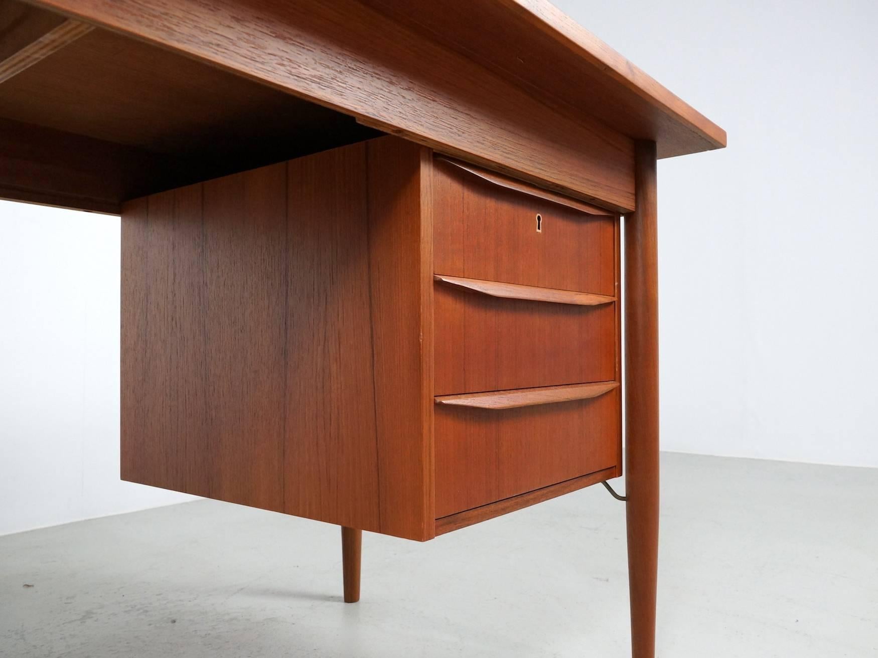 Scandinavian Teak Desk by Gunnar Nielsen Tibergaard, Denmark, 1960s In Good Condition For Sale In 's Heer Arendskerke, NL
