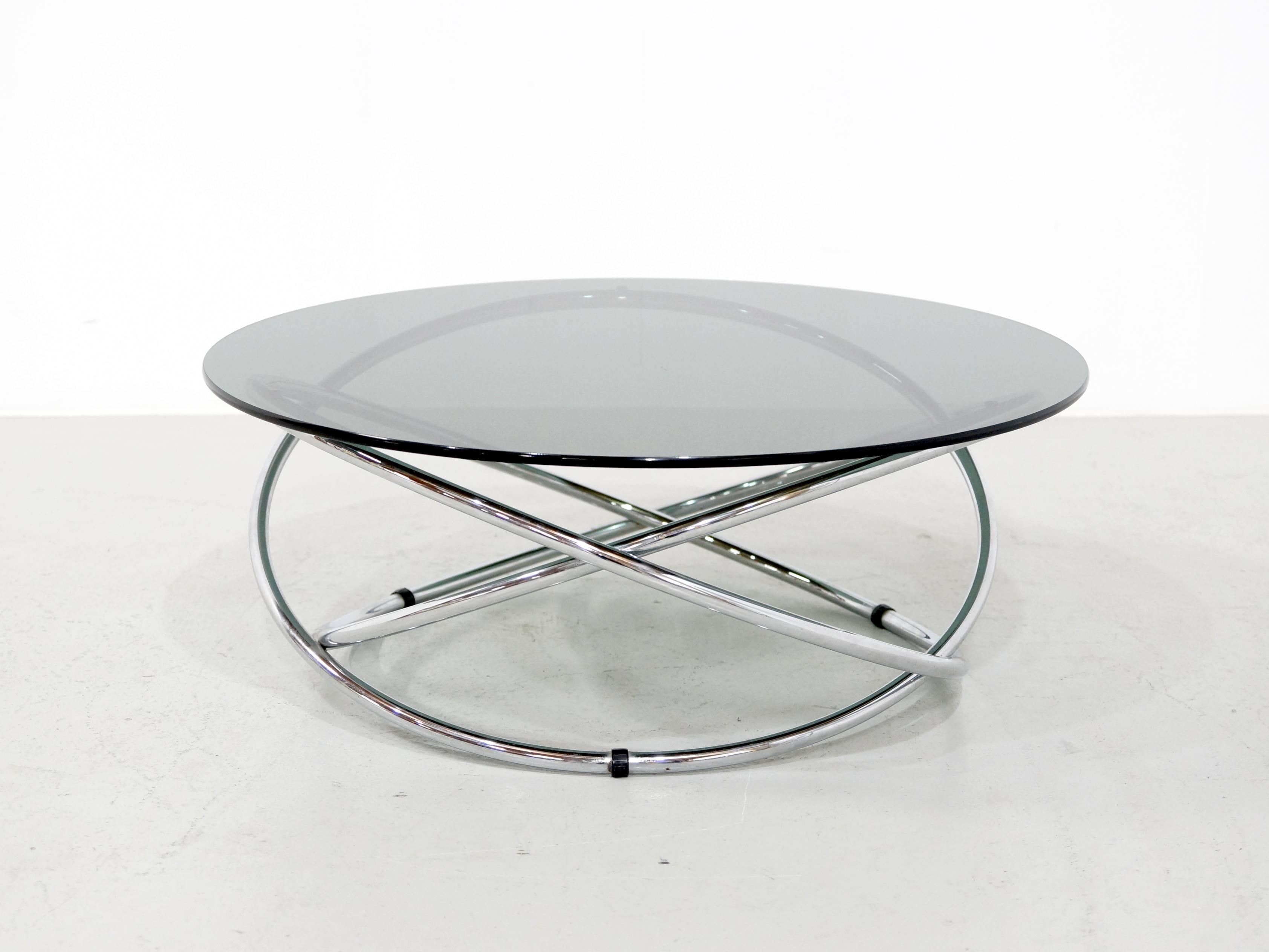 Italian Chrome Rings Coffee Table with Smoked Glass Top, 1960s In Good Condition For Sale In 's Heer Arendskerke, NL