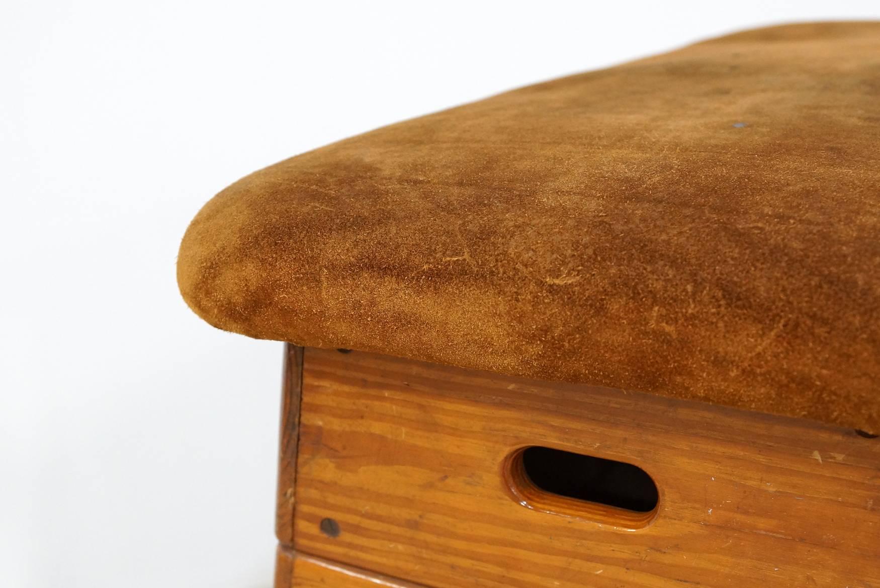 Wood and Suede Gymnastic Jump Box, 1960s For Sale 3