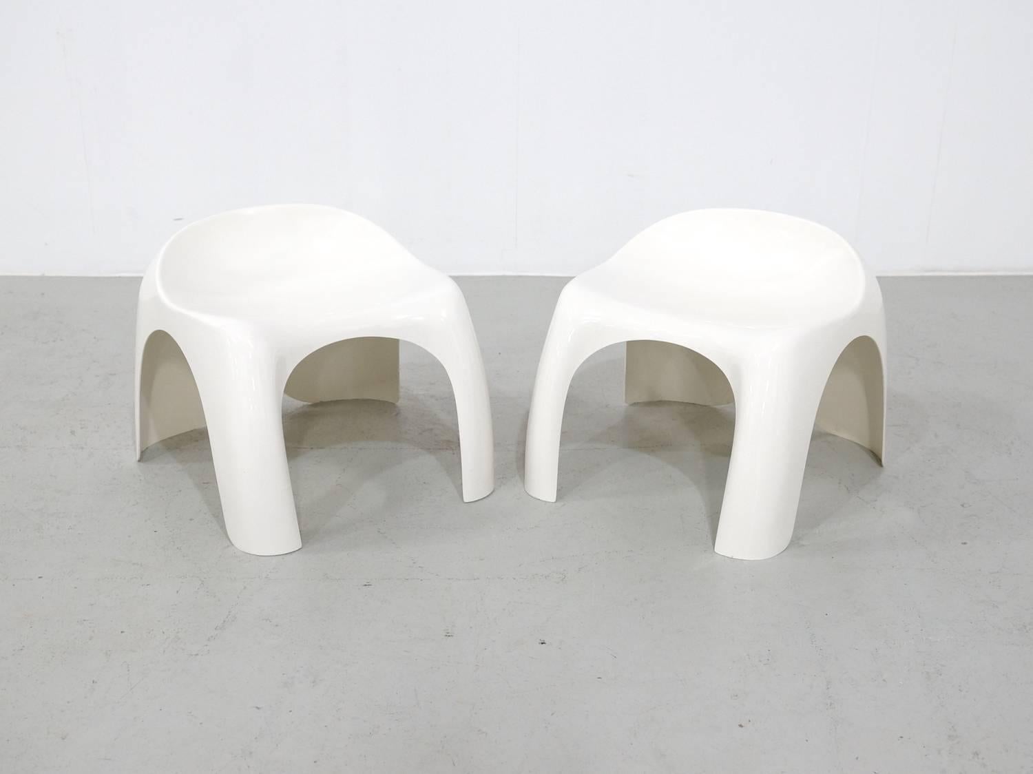 Set of Two Efebo Stackable Stools White ABS, Design by Stacy Dukes, 1960 In Good Condition For Sale In 's Heer Arendskerke, NL